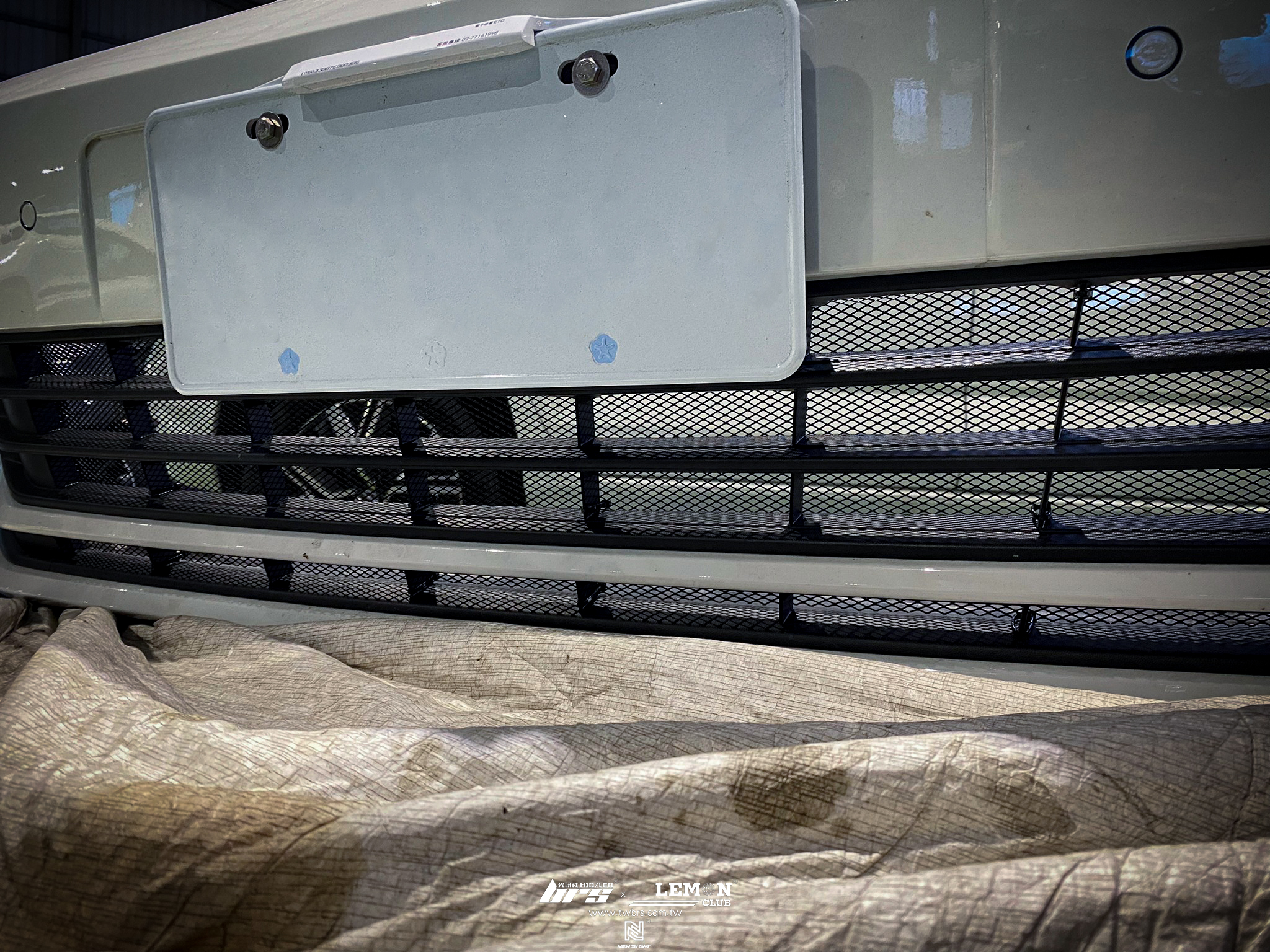 Volkswagen Touran 安裝 保桿防跳石網