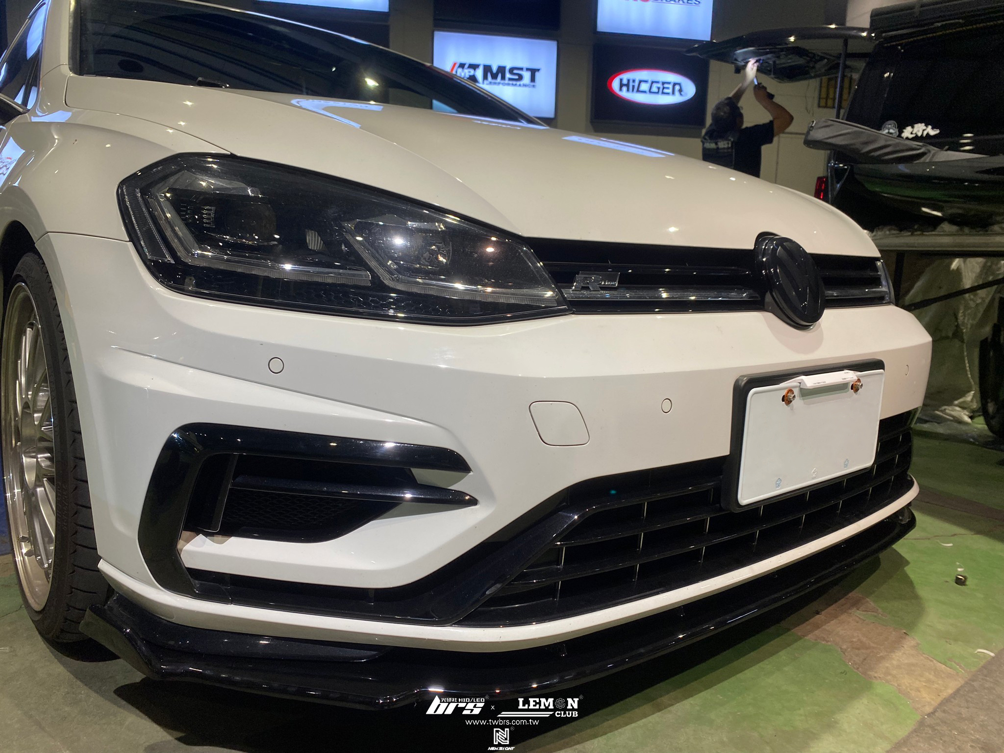 Volkswagen Golf 7.5 安裝 類MAX前下巴+前後黑標