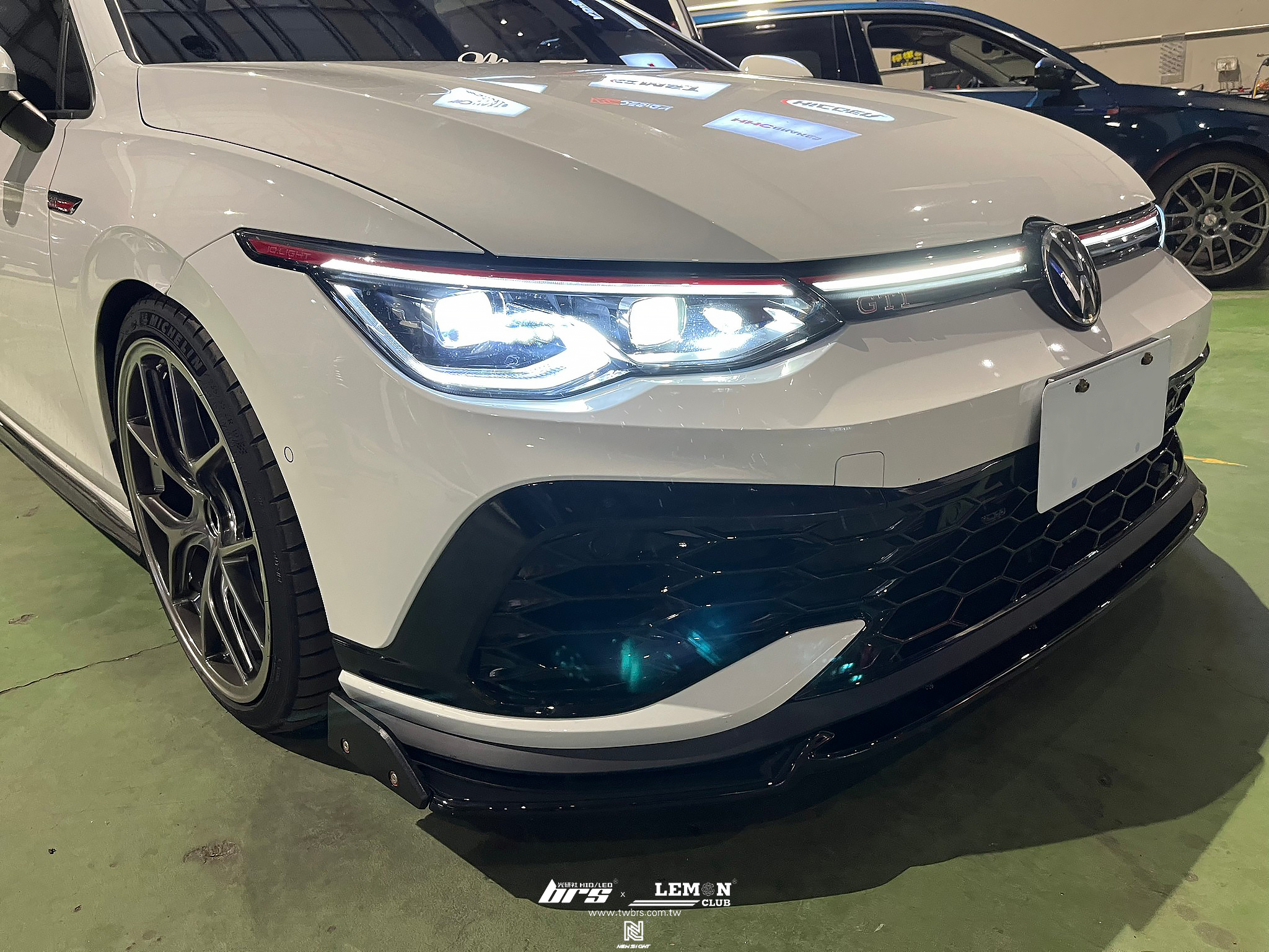 Volkswagen Golf 8 GTI 安裝 CS 類Max 前下巴-V1+FSF