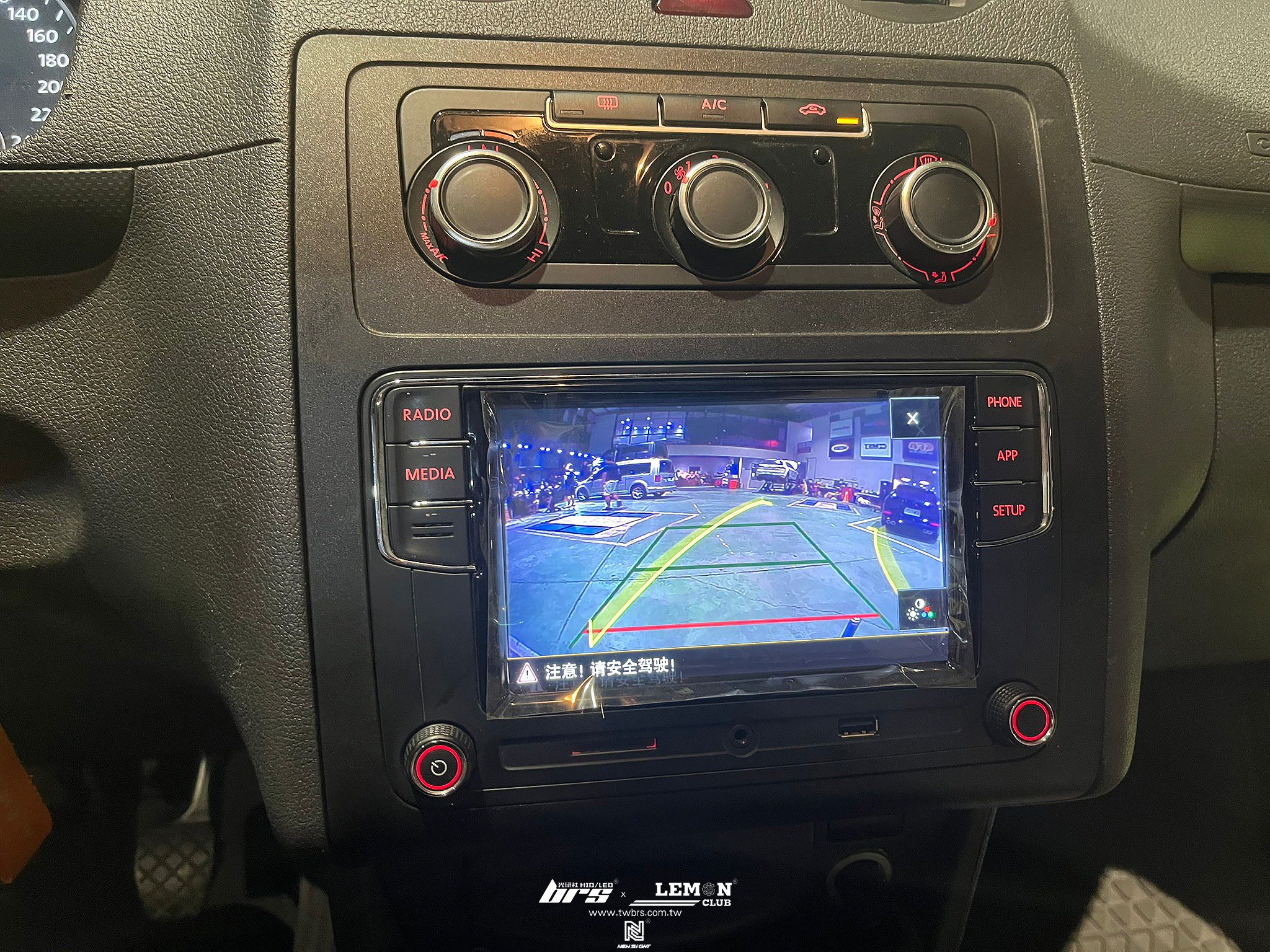 Volkswagen Caddy 安裝 MIB音響主機+MIB主機專用倒車顯影-軌跡版