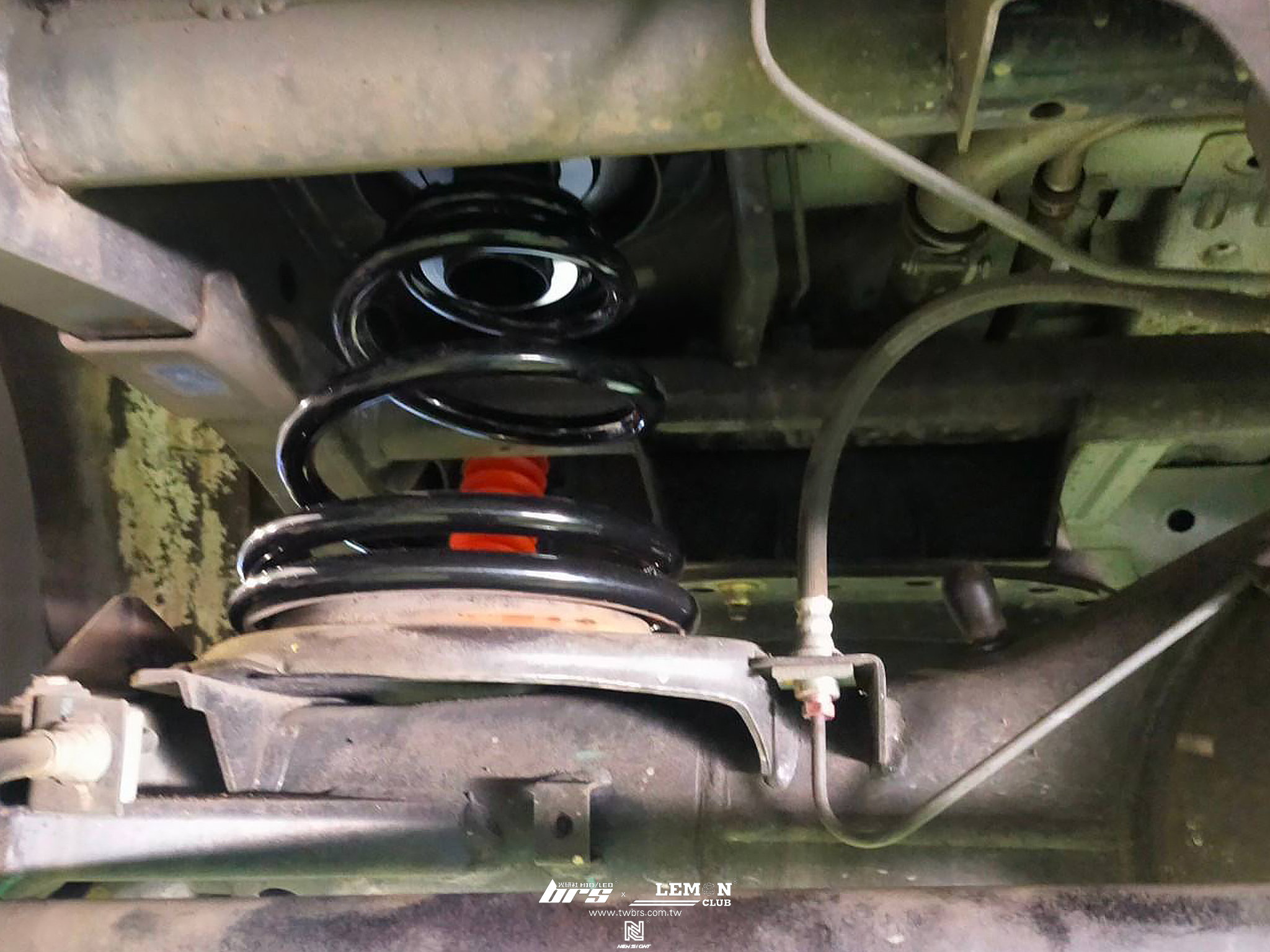 Mitsubishi Zinger 安裝 SF Racing避震器