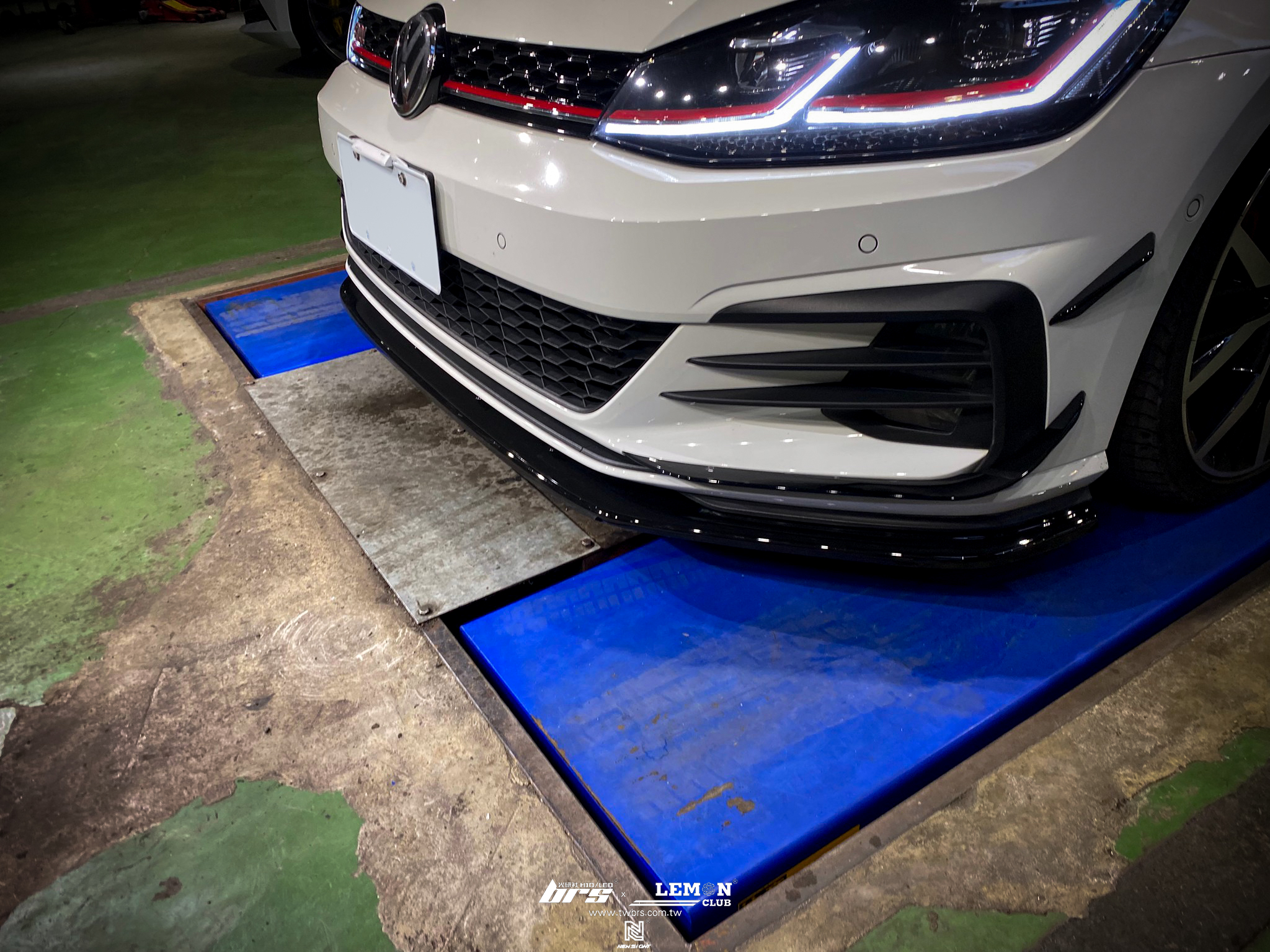 Volkswagen Golf 7.5 GTI 安裝 專用類MAX前下巴