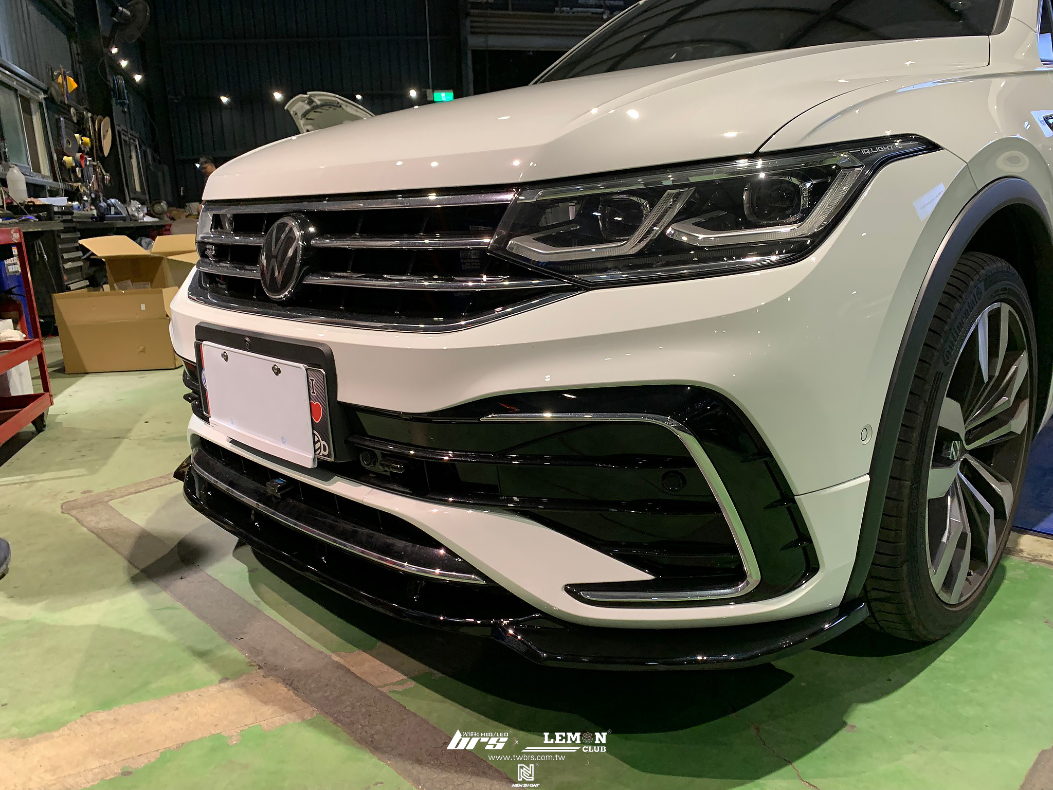 Volkswagen New Tiguan R-Line 安裝 類MAX前下巴