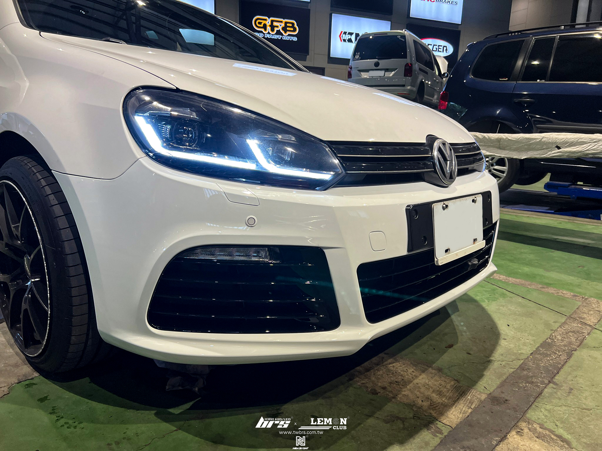 Volkswagen Golf 6 安裝 R20 前保桿