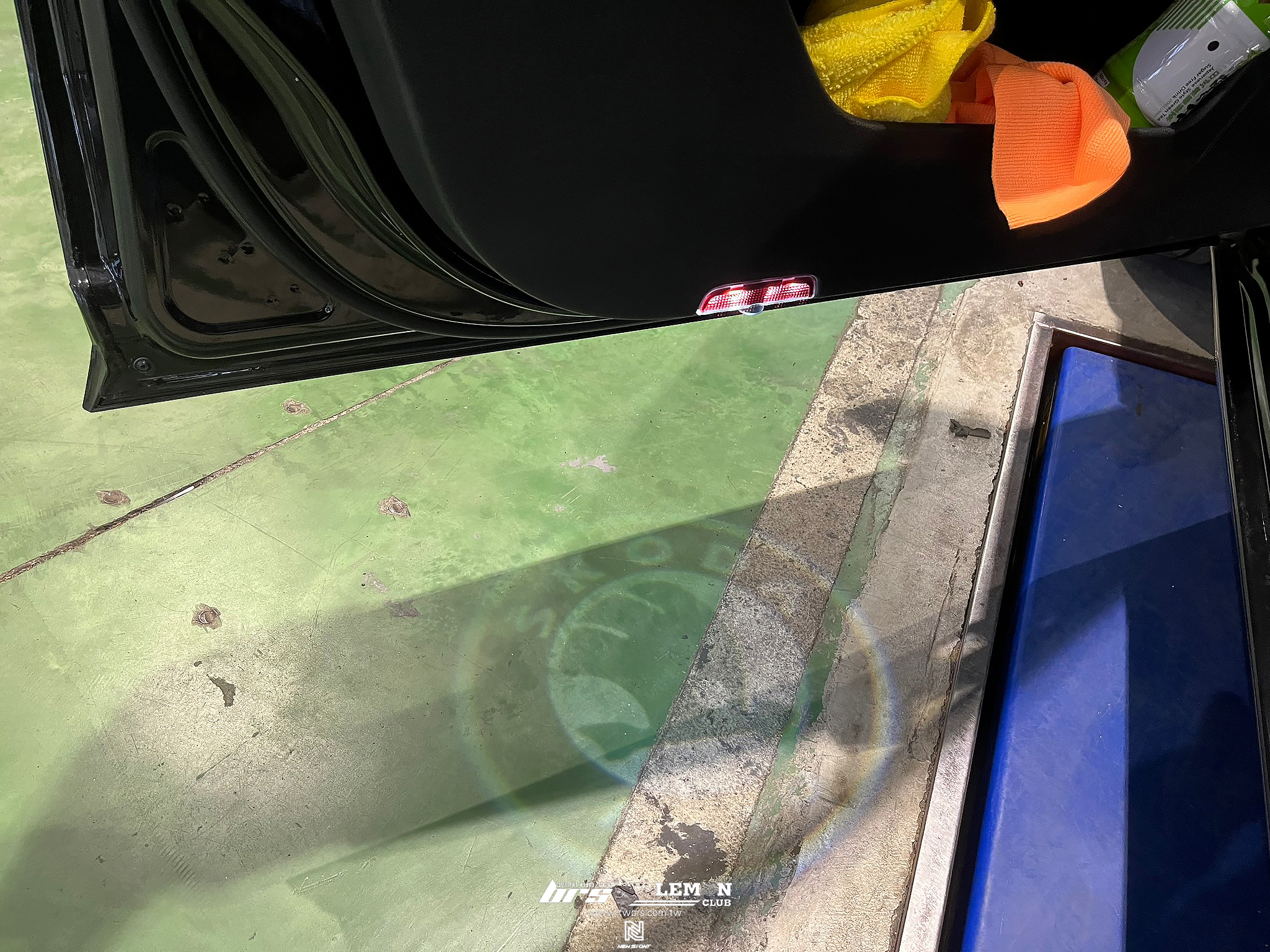 Skoda Superb 安裝 迎賓照地燈