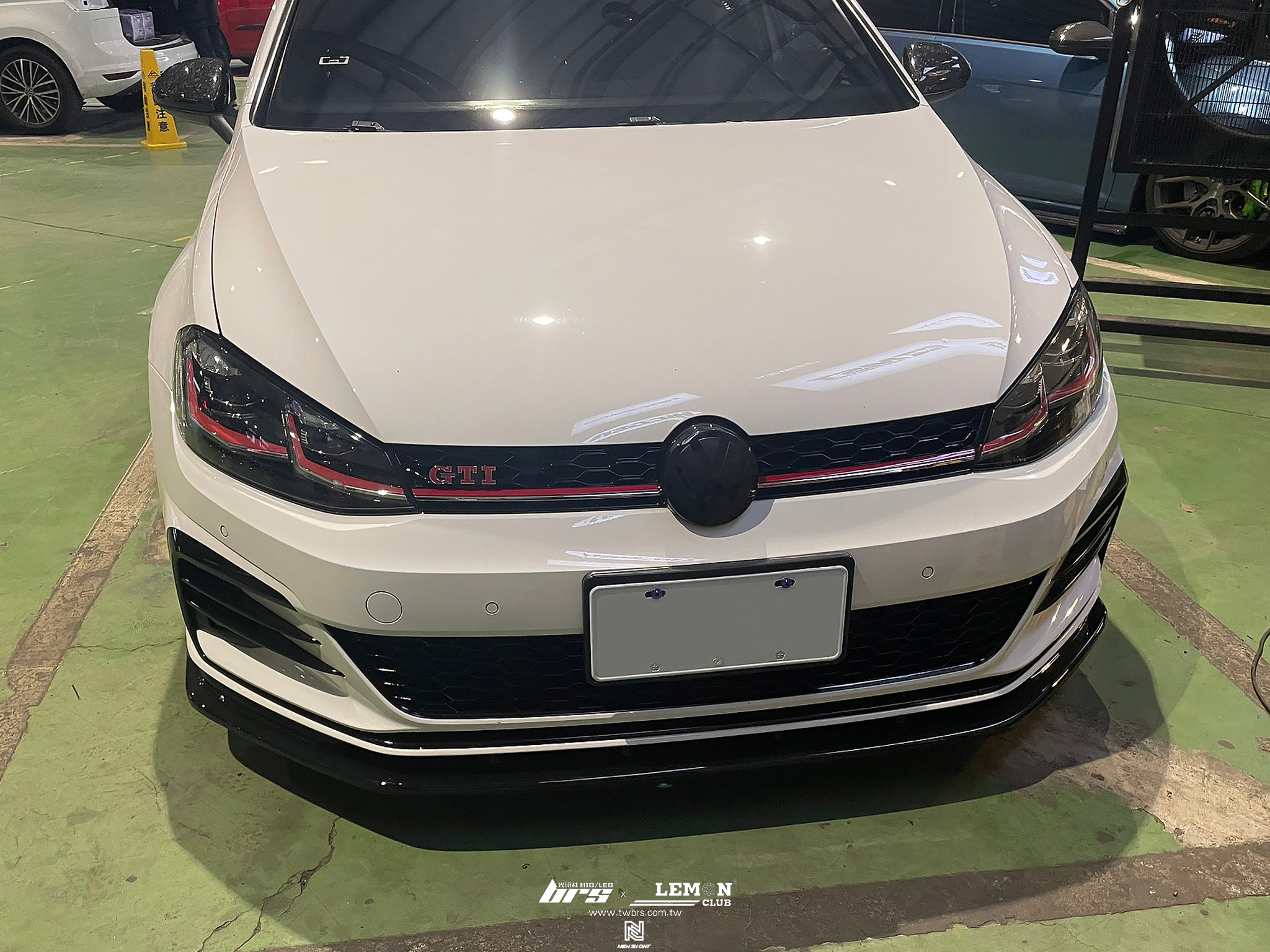 Volkswagen Golf 7.5 GTI 安裝 前下巴