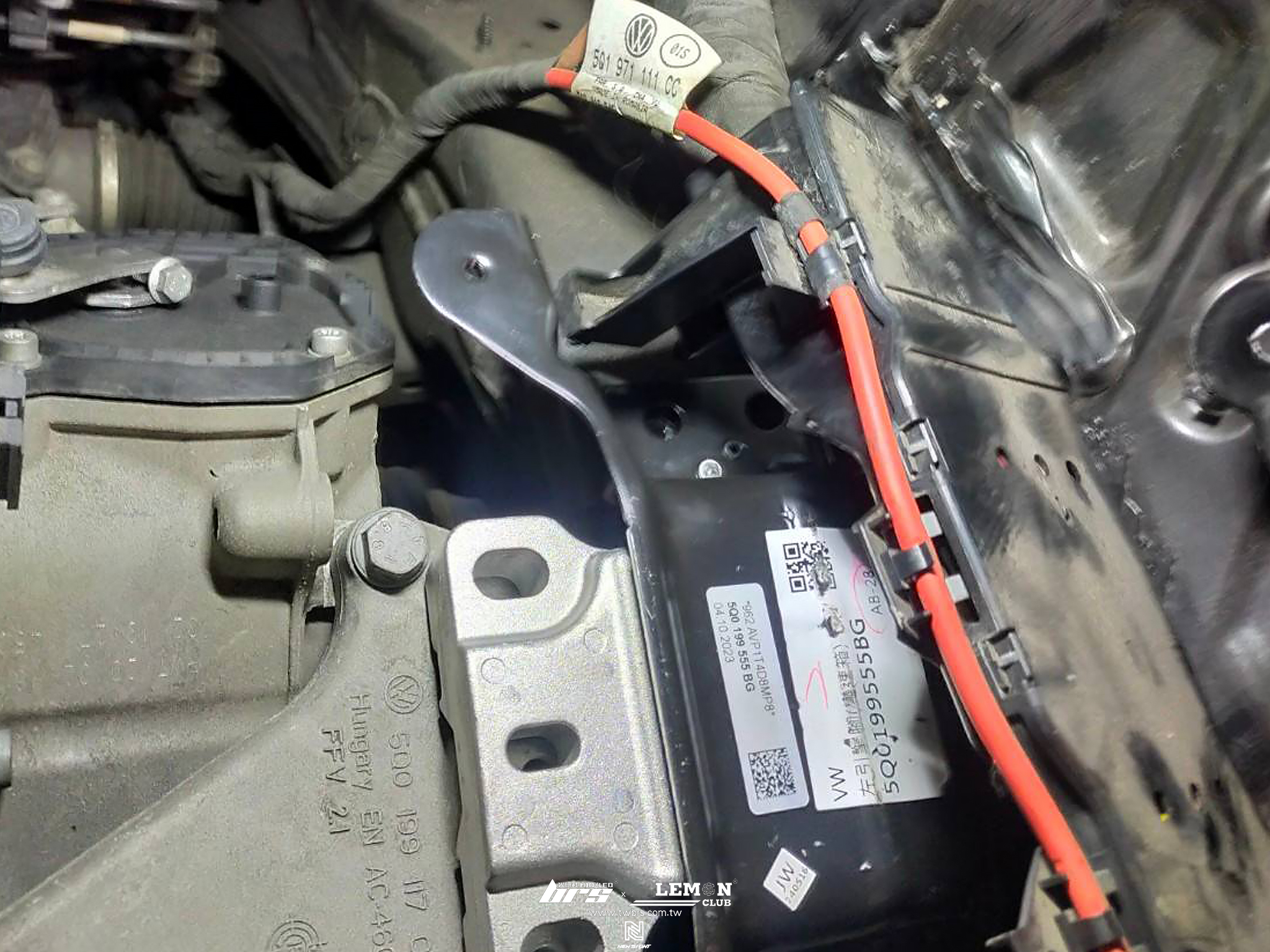 Skoda Superb 保養 原廠引擎腳更換+原廠變速箱腳更換