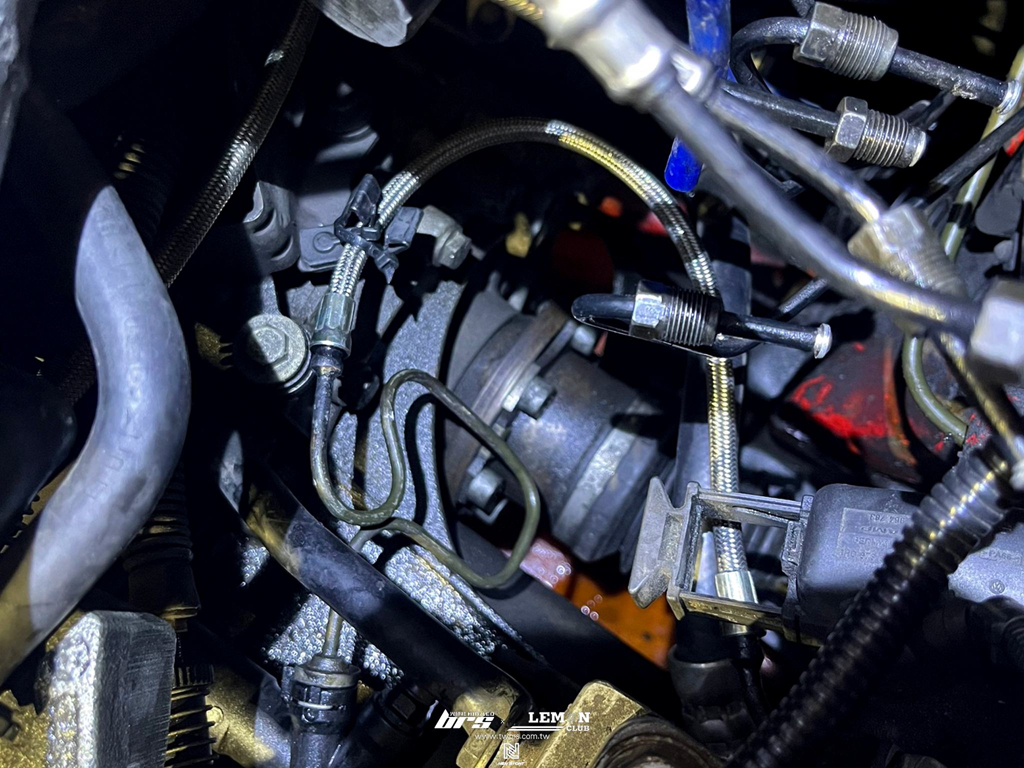 Volkswagen Golf 4 保養 渦輪排氣岐管墊片更換+離合器金屬油管更換+G12水箱精更換+DOT4號剎車油更換