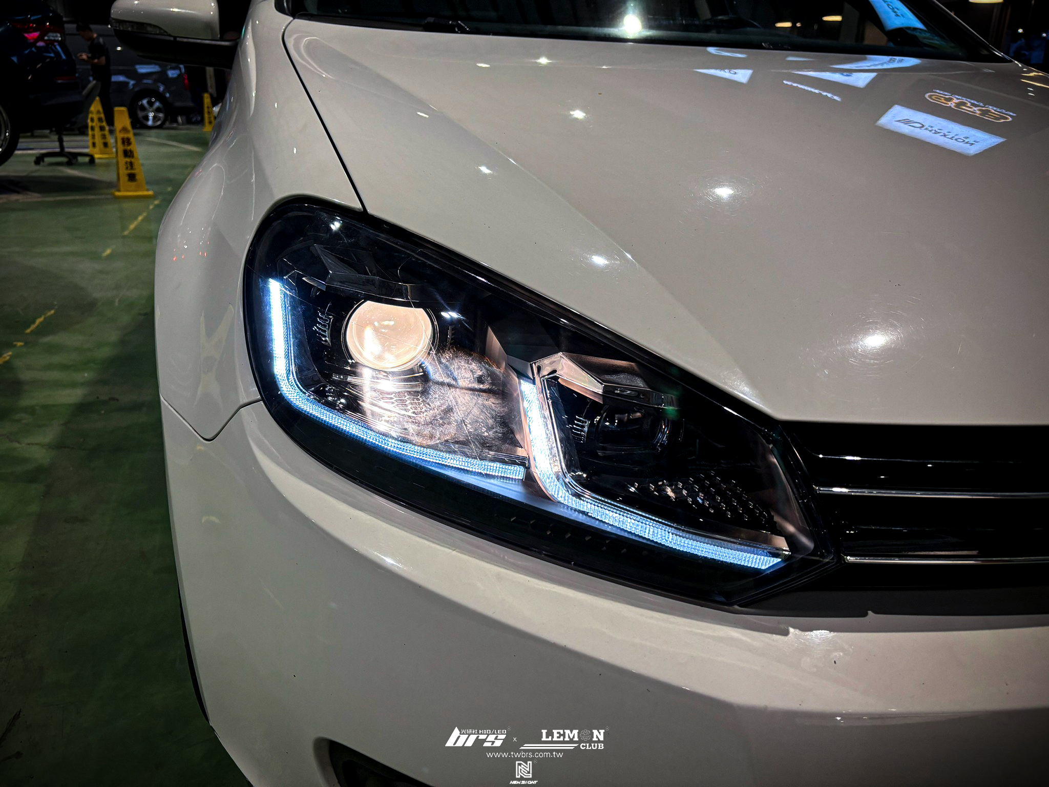 Volkswagen Golf 6 安裝 6改7.5銀線魚眼大燈總成+前黑標+後黑標