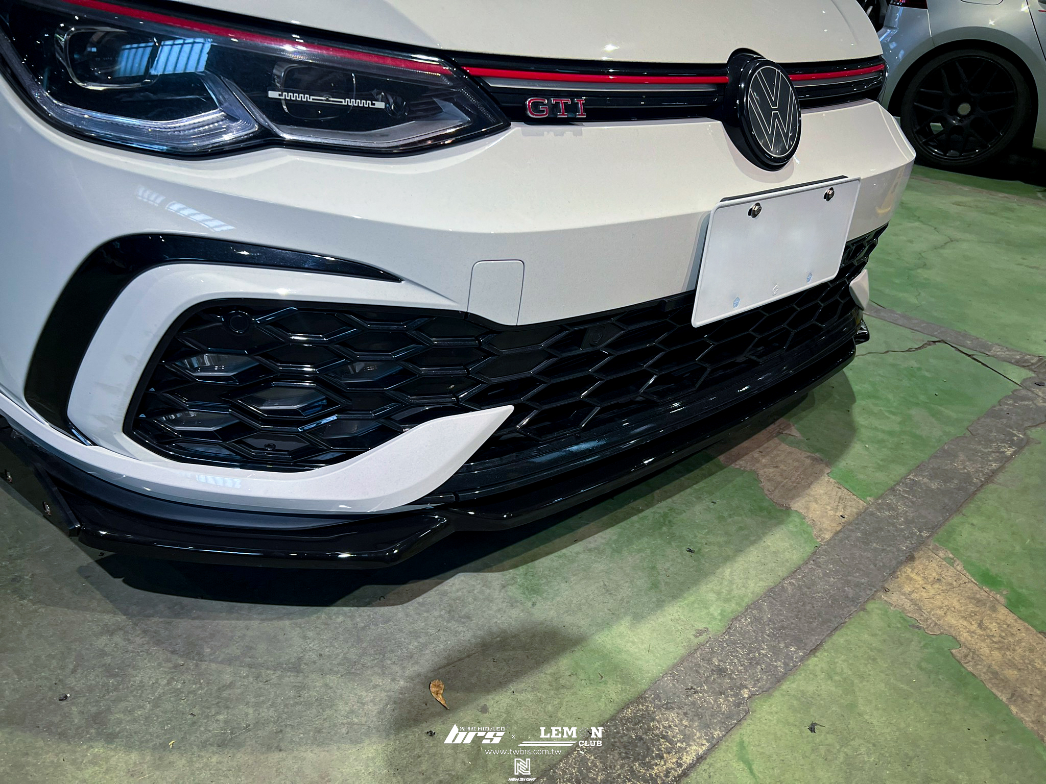 Volkswagen Golf 8 GTI 安裝 副廠類MAX前下巴