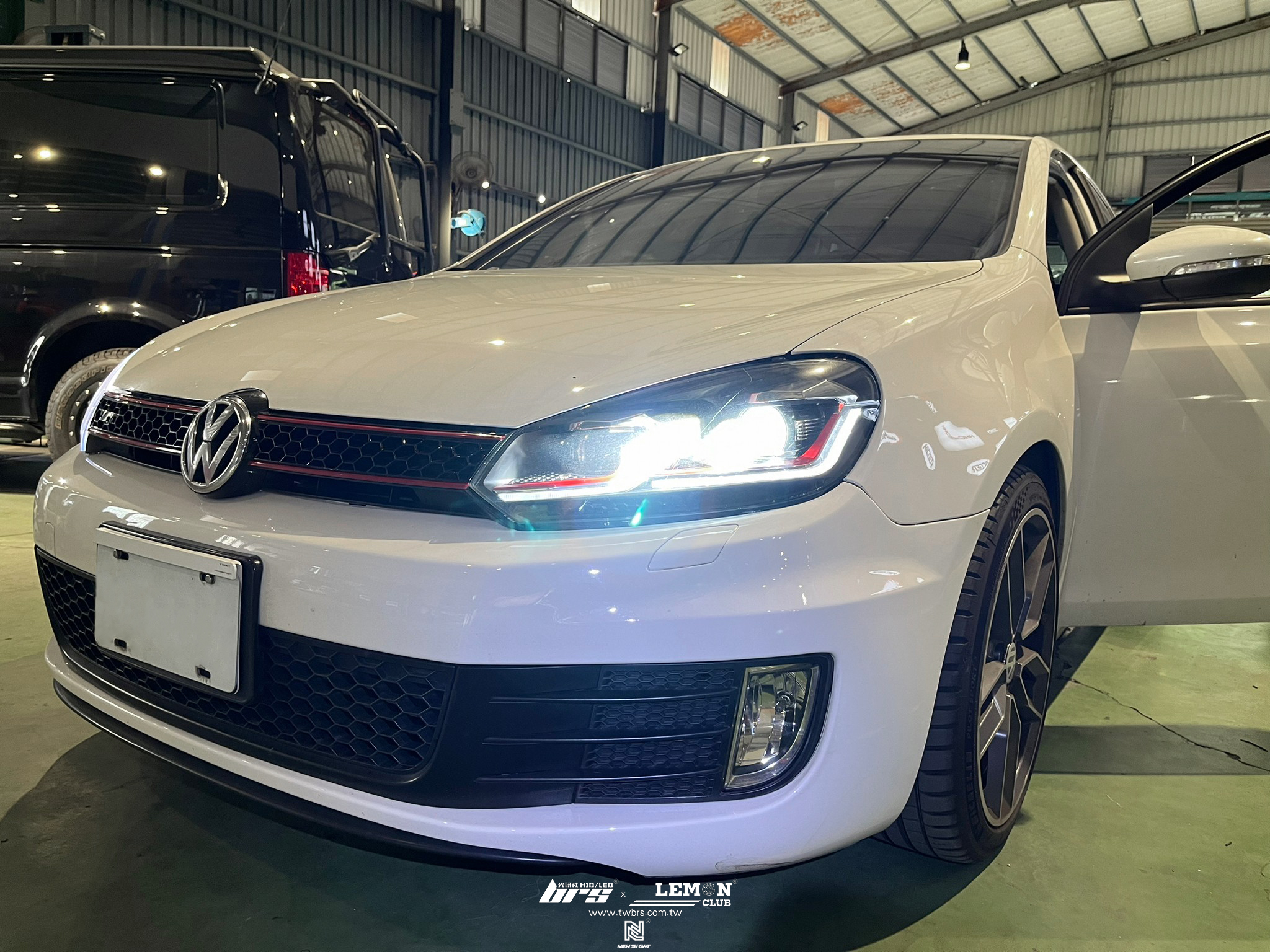 Volkswagen Golf 6 安裝 D2H 6500K 高階款LED