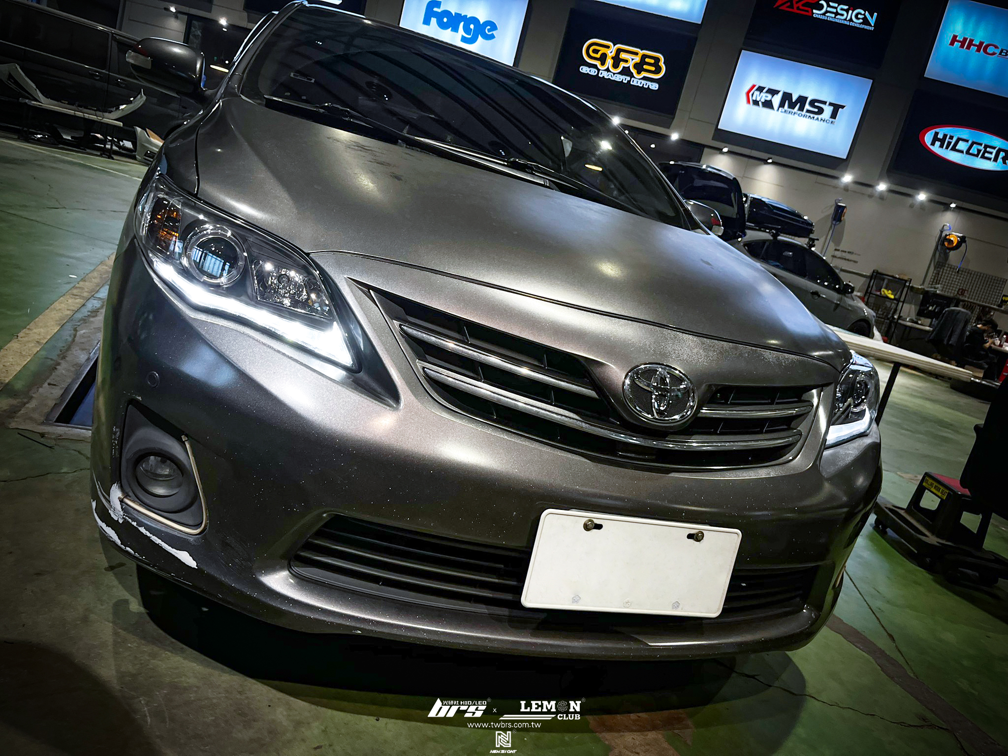 Toyota Altis 10.5代 安裝 導光式樣魚眼大燈總成
