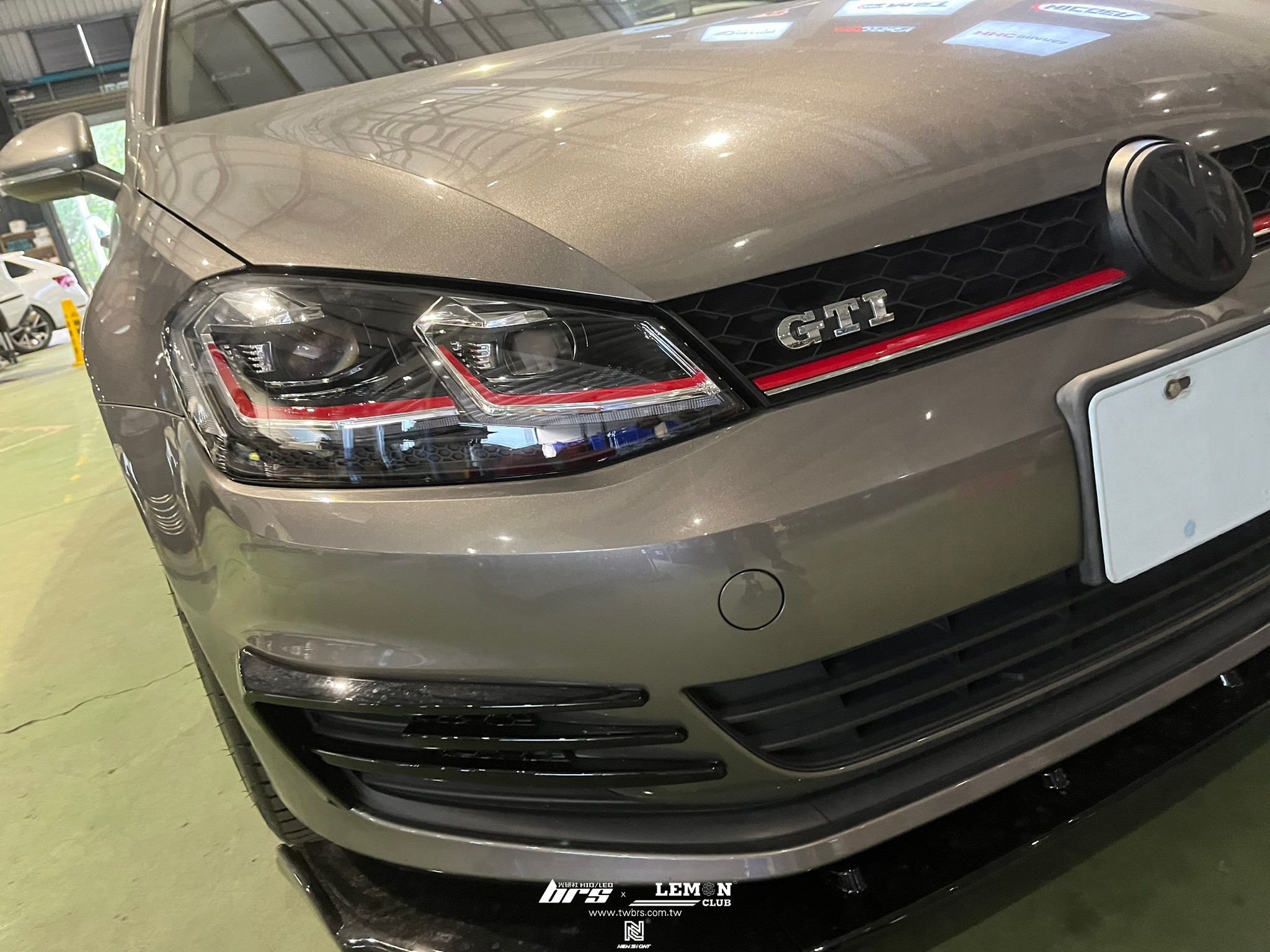 Volkswagen Golf 7 安裝 7改7.5紅線魚眼大燈總成+D2H 6500K 高階款LED