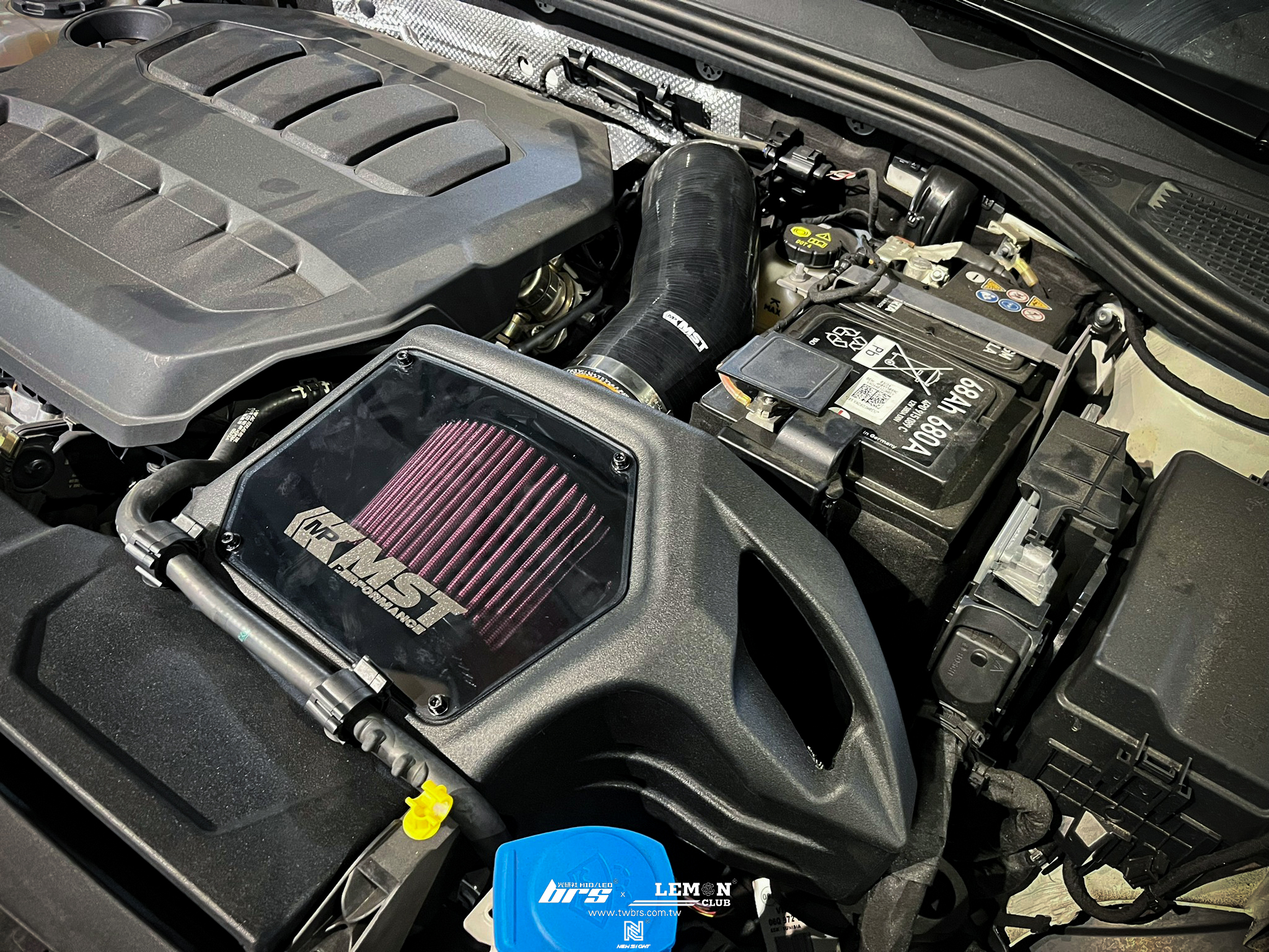 Volkswagen Golf 8 GTI 安裝 EA888 EVO4 MST進氣系統