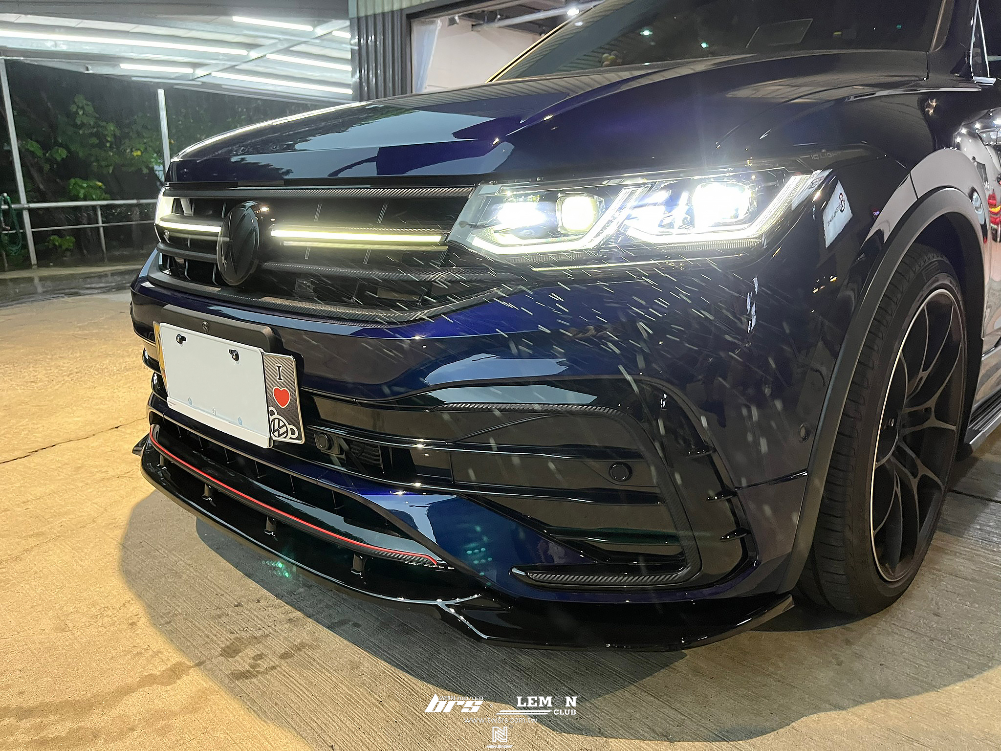Volkswagen New Tiguan 安裝 類MAX前下巴+後車門警示照明燈+迎賓照地燈+尾箱燈+Leyo排檔頭