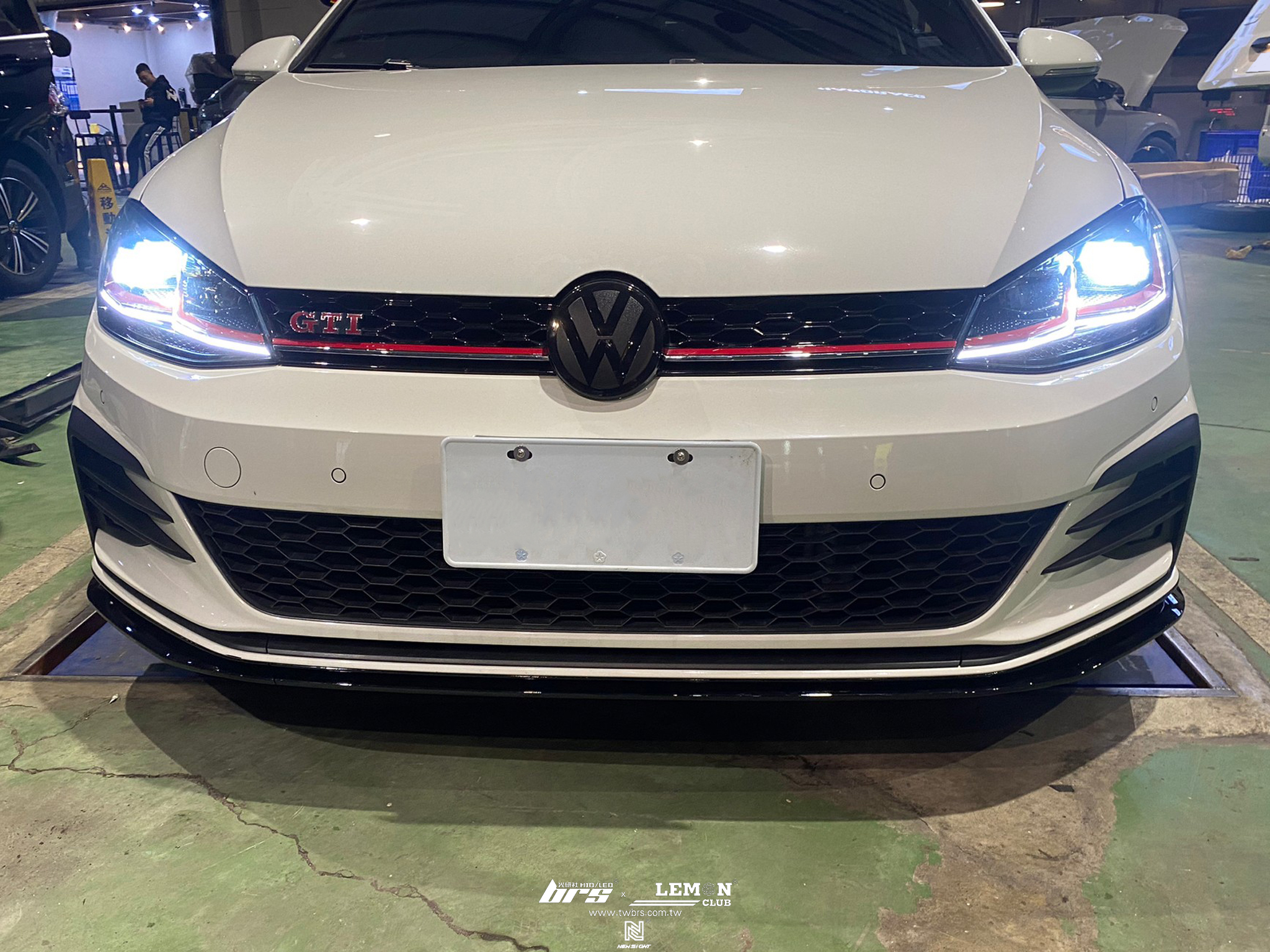Volkswagen Golf 7.5 GTI 安裝 類TCR前下巴+TCR後下擾流+前黑標+後黑標+Leyo後雨刷移除塞