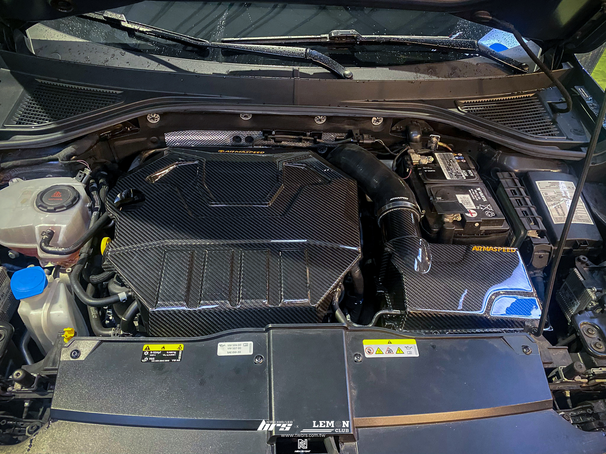 Volkswagen T-ROC 安裝 ARMASPEED碳纖維進氣系統+ARMASPEED碳纖維引擎上蓋