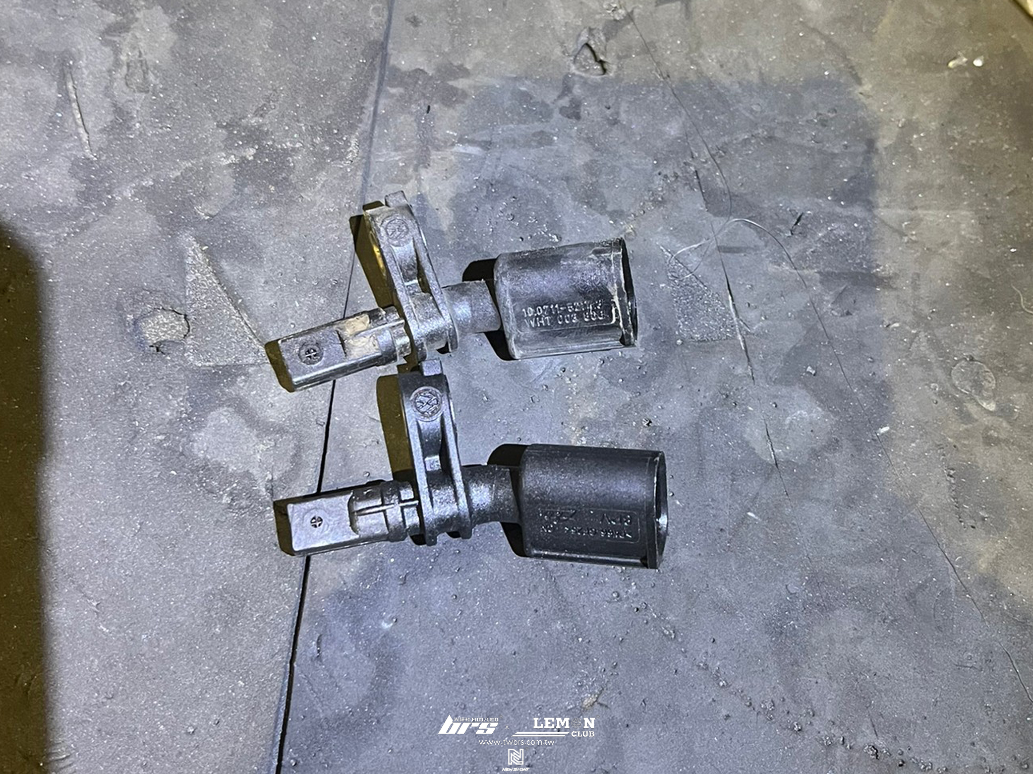 Skoda Superb 安裝 右前輪速感知器