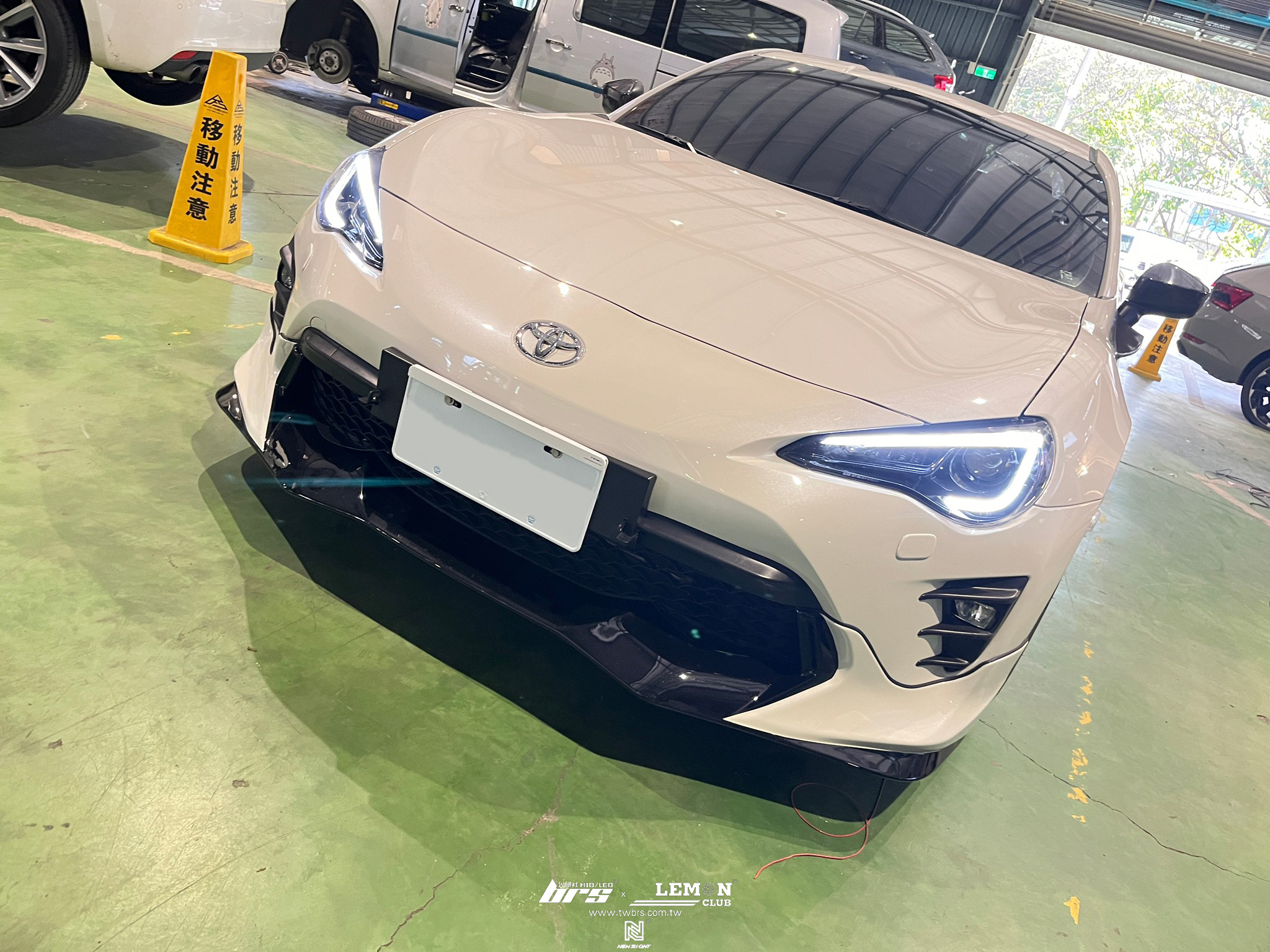Toyota 86 安裝 魚眼大燈總成