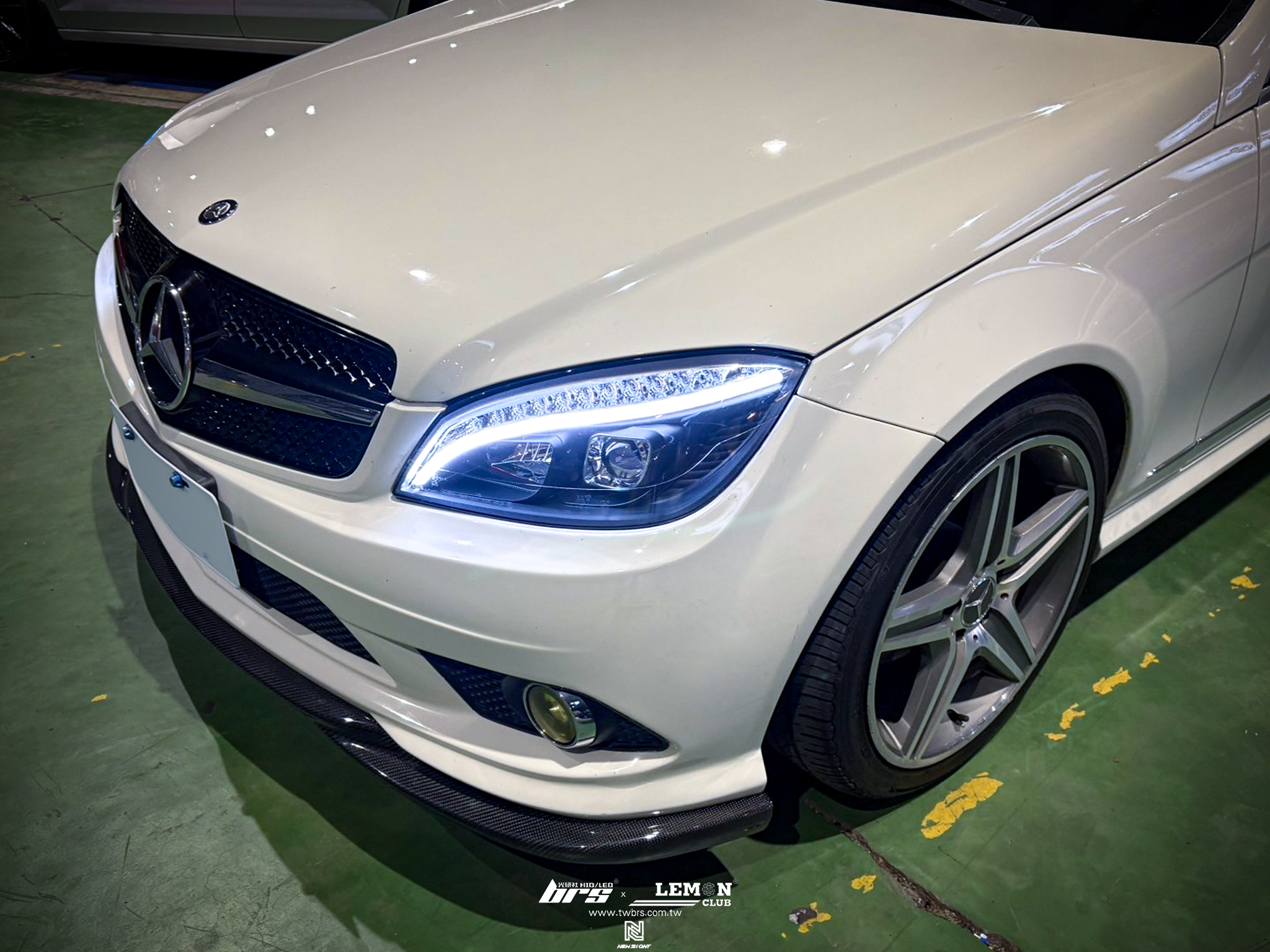Benz W204 安裝 晶鑽LED導光魚眼大燈總成
