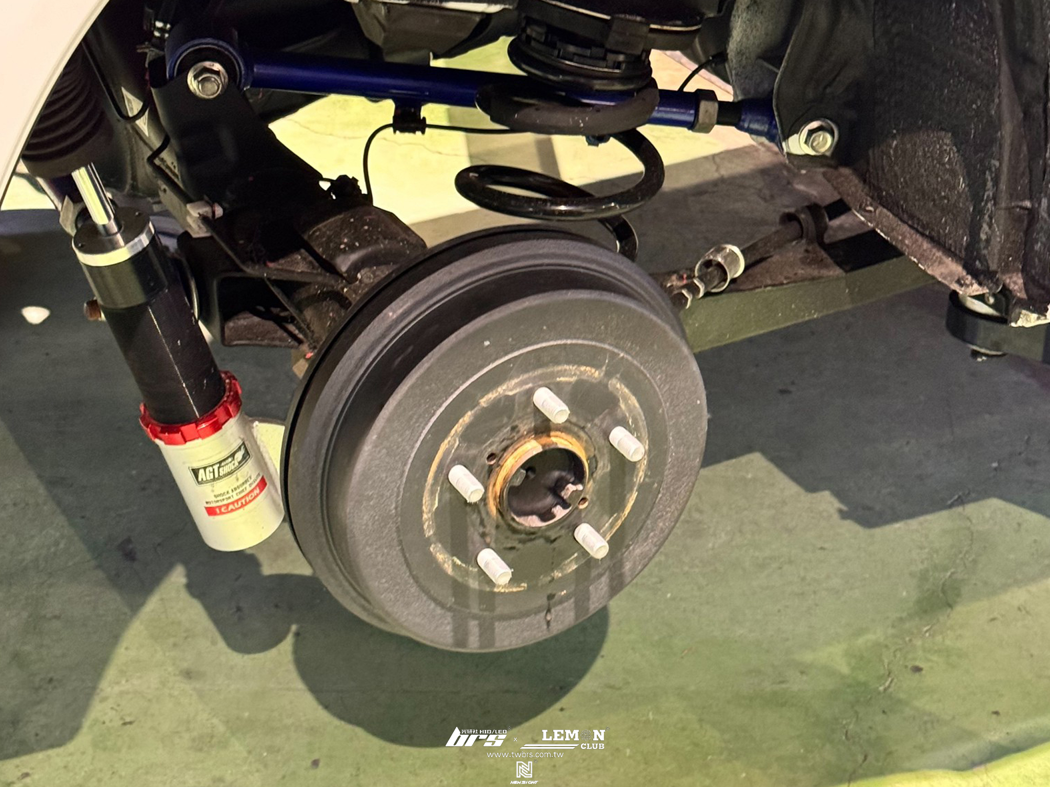 Toyota Town Ace 安裝 MAXX M837 17吋 鋁圈+FALKEN ZE310 205／45／17 胎皮＋HICGER S55 前來令片＋U-BS後鼓煞改碟煞