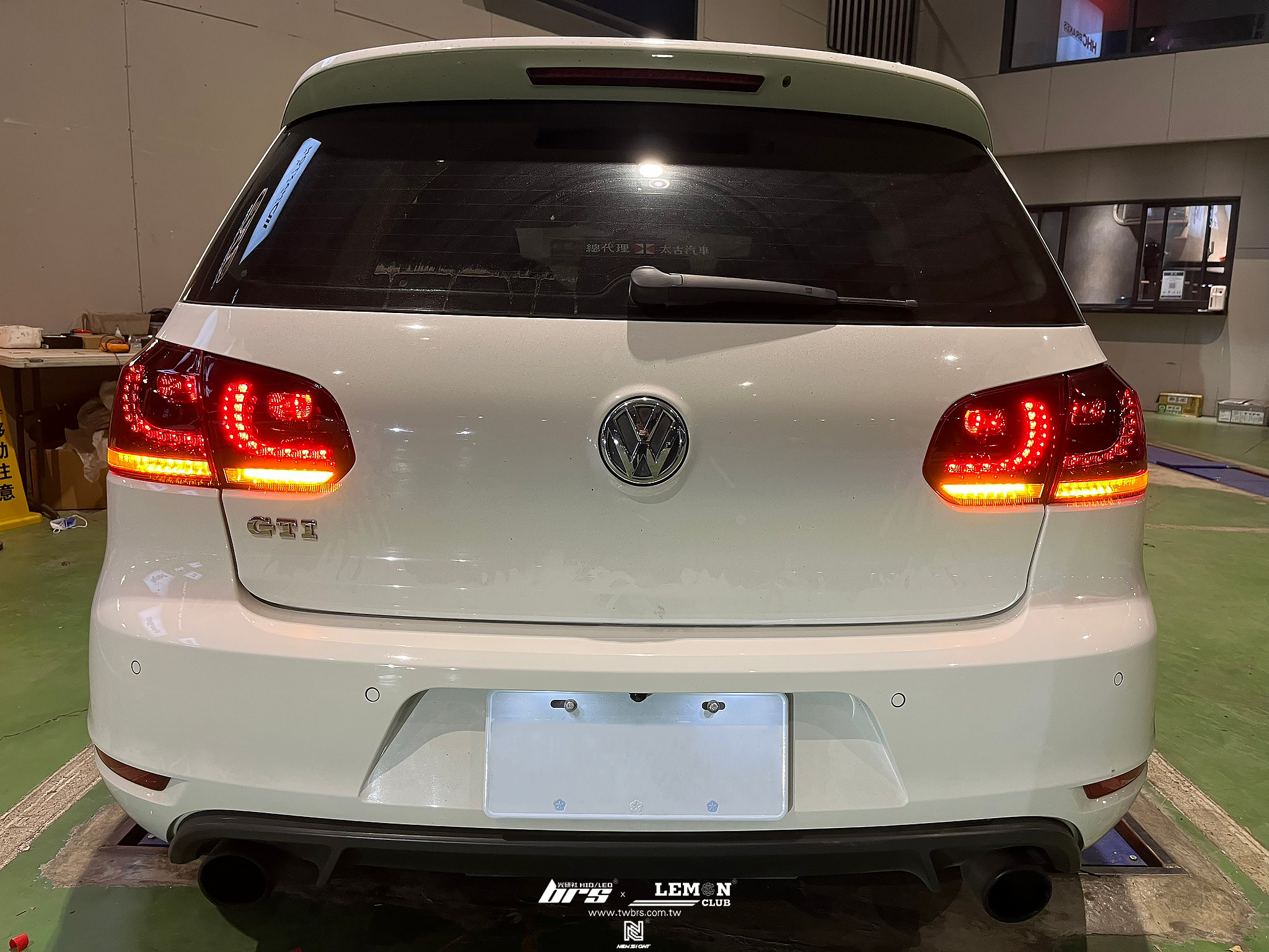 Volkswagen Golf 6 安裝 R20尾燈
