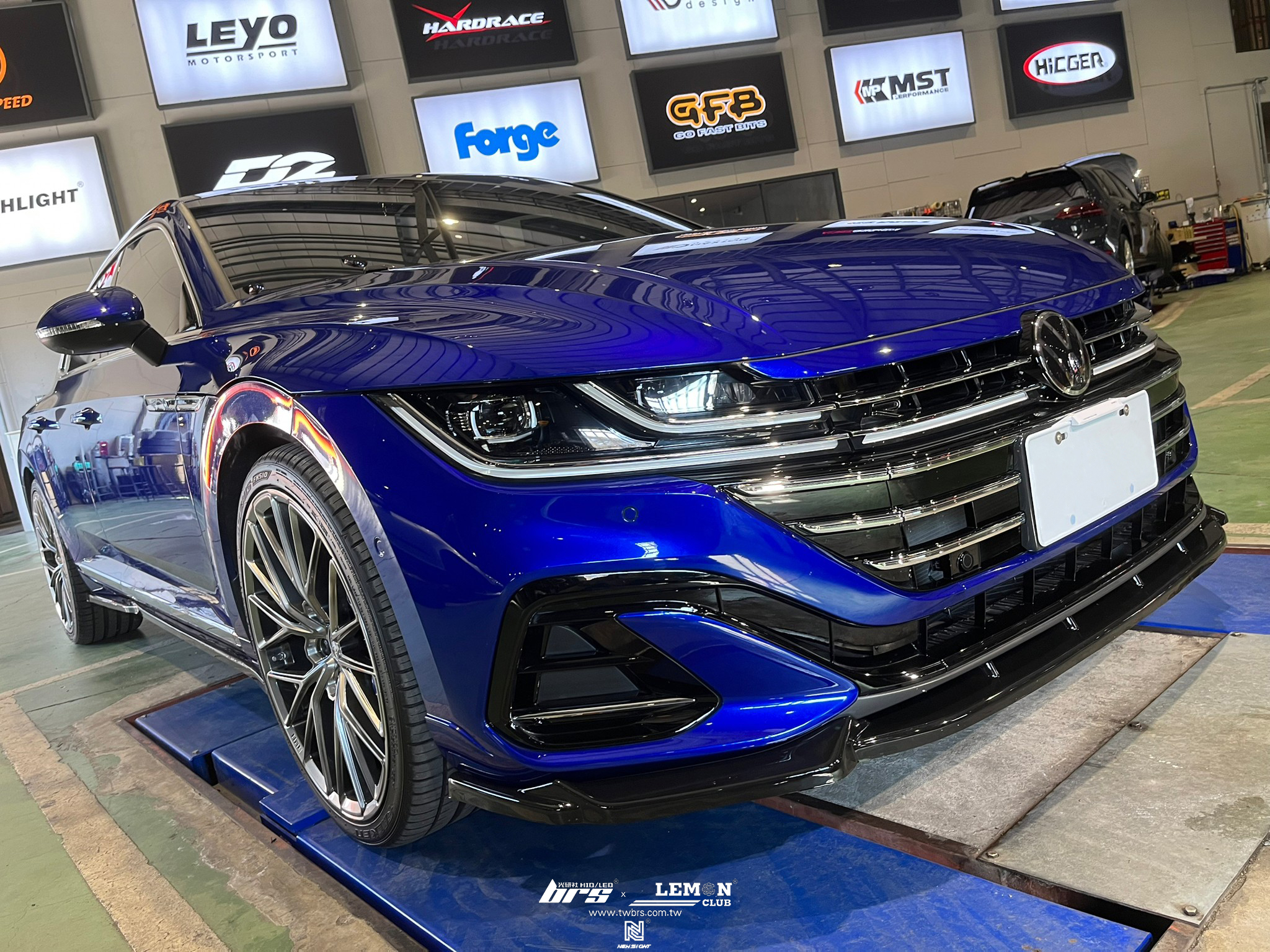 Volkswagen Arteon 安裝 類MAX前下巴+類MAX後下擾流+類MAX側裙+類MAX後下包角