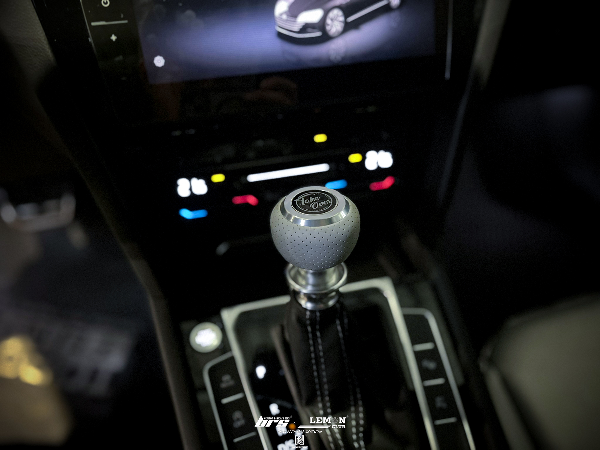 Volkswagen Arteon 安裝 LEYO皮革自排排檔頭