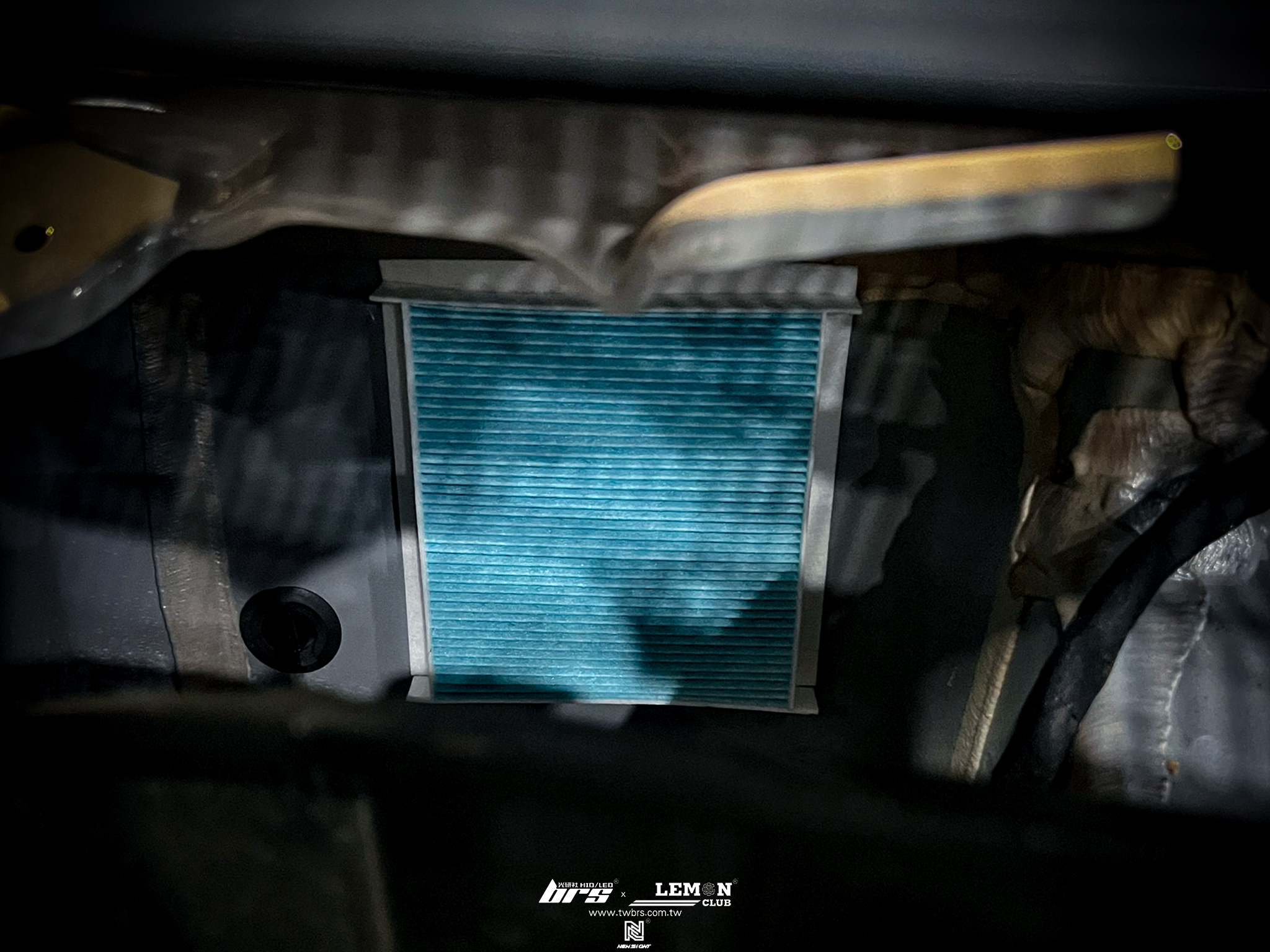 Volkswagen T6.1 保養 冷氣外置濾芯更換