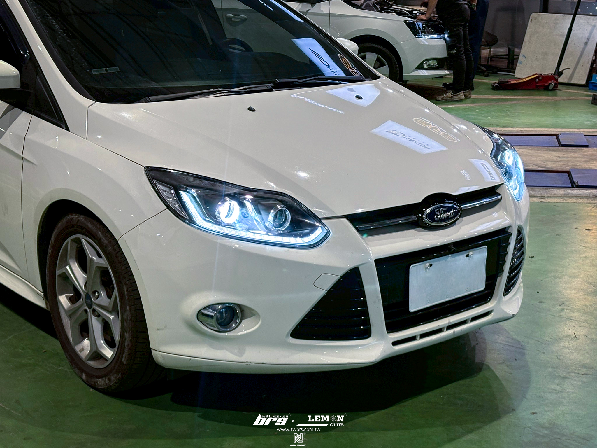 Ford Focus MK3 安裝 LED流水魚眼大燈總成+YEAKY大燈35W 6500K HID D2H增亮型