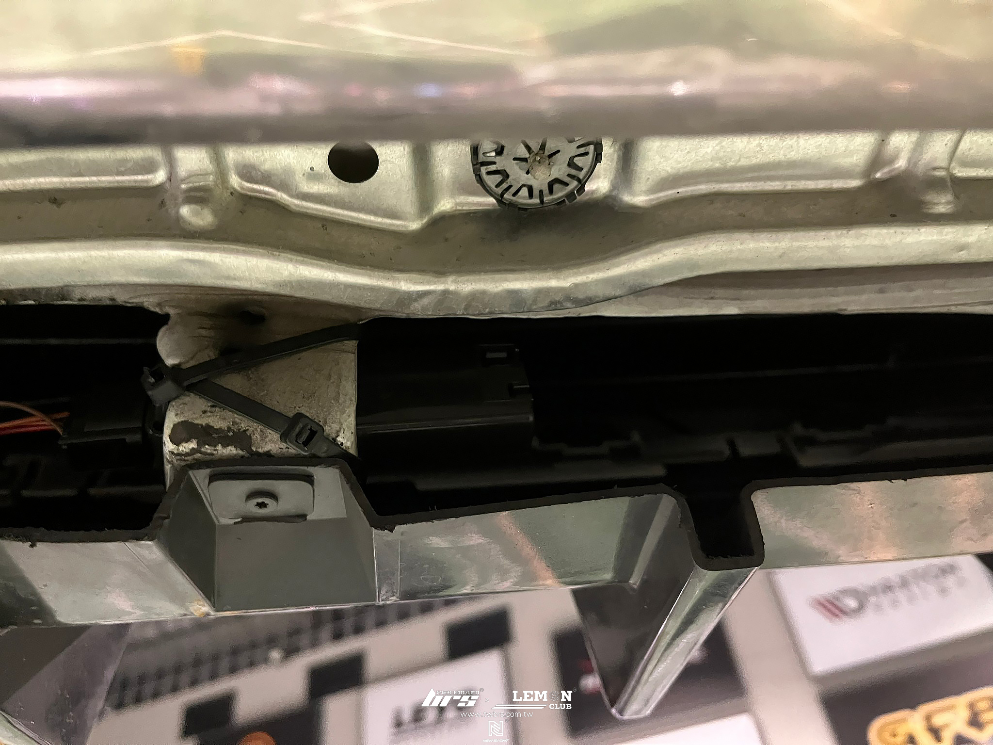 Volkswagen Golf 8 安裝 原廠直接式胎壓(二代胎壓)+ORO金屬氣嘴(銀色)