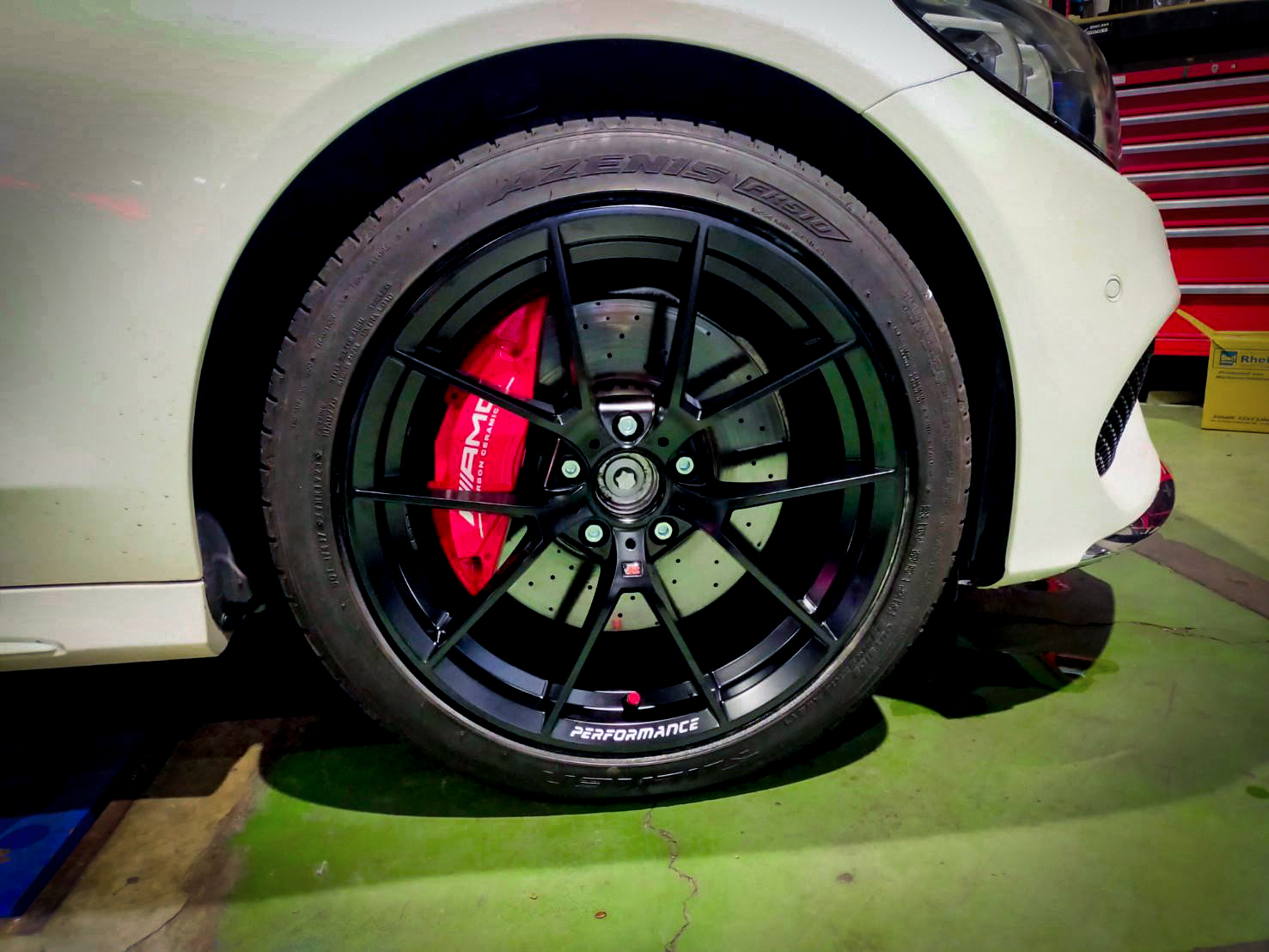 Benz W205 安裝 Z-performance 18吋鋁圈