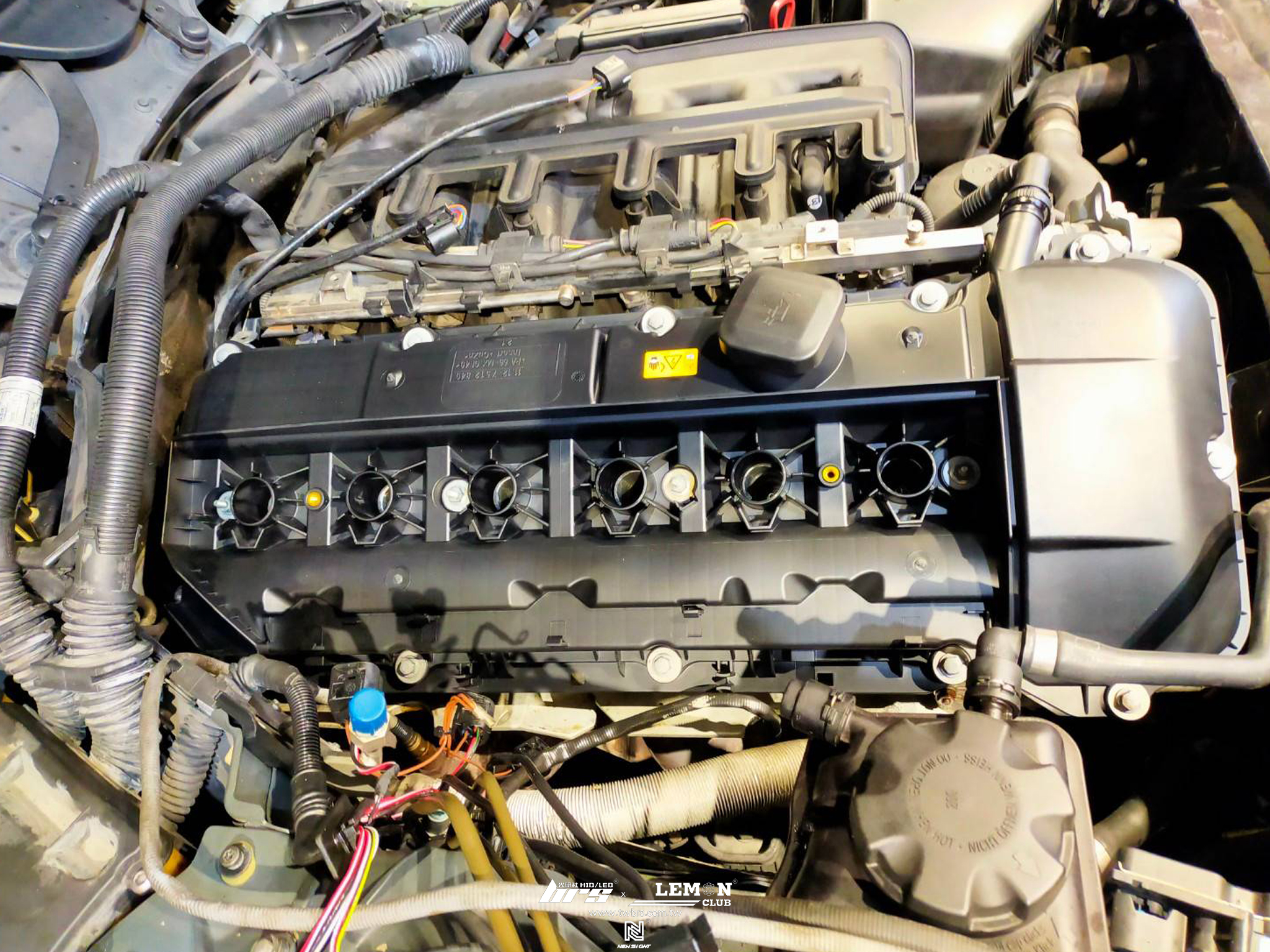 BMW E60 安裝 汽門室蓋總成更換+機油蓋更換