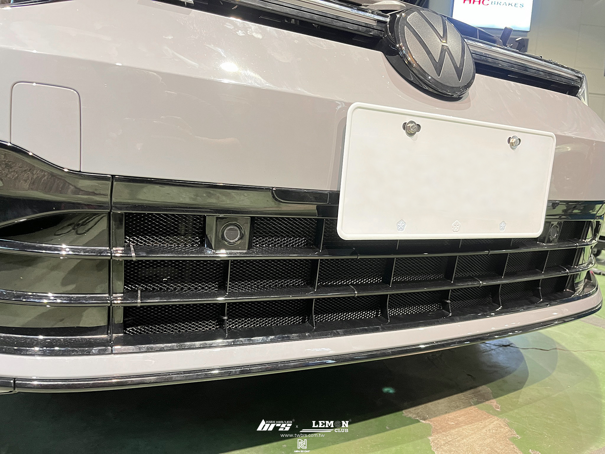 Volkswagen Golf 8 安裝 跳石網