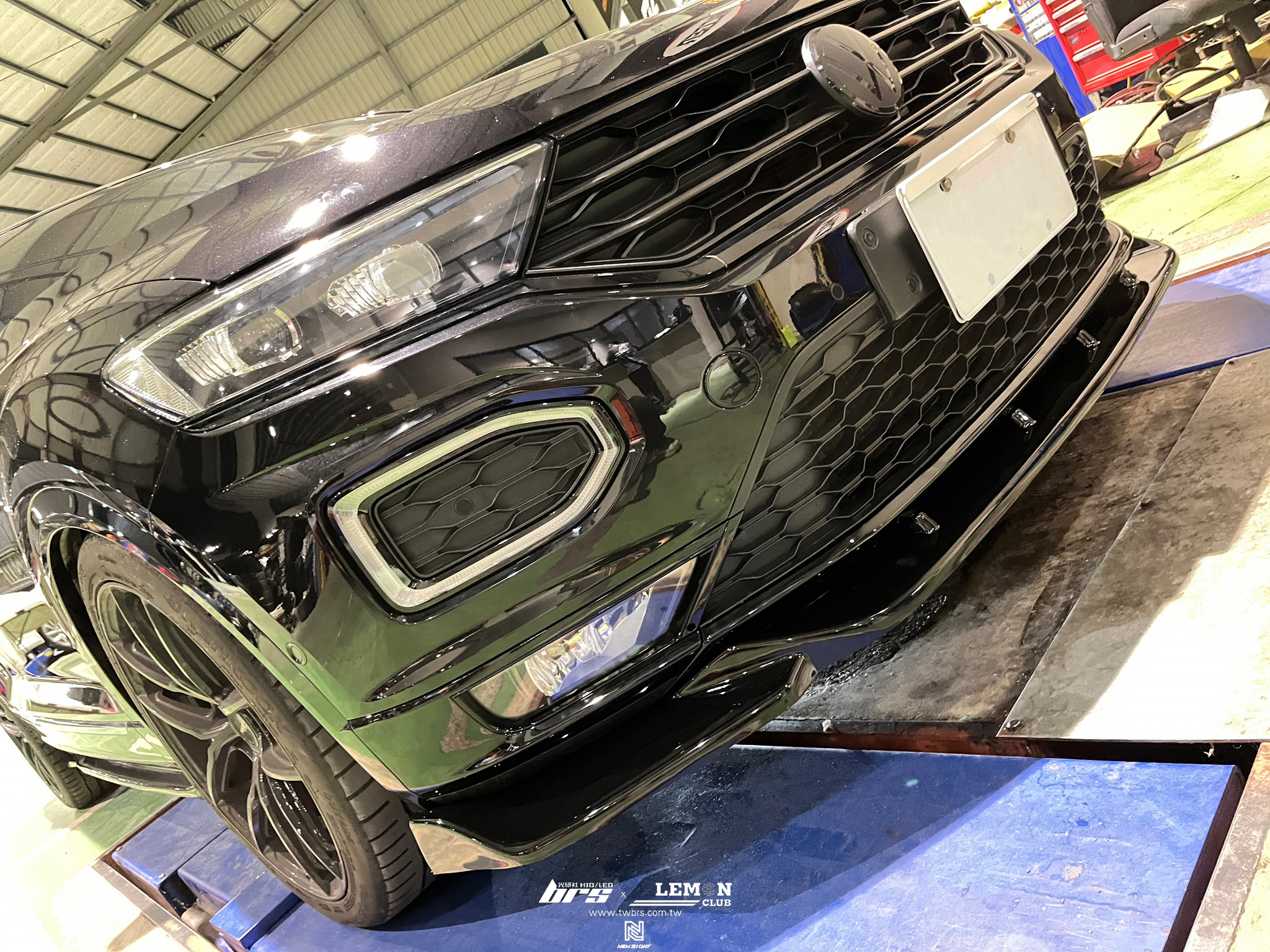 Volkswagen T-ROC 安裝 類MAX前下巴+類MAX側裙+類MAX後下擾流+門下飾板烤漆+後保桿烤漆