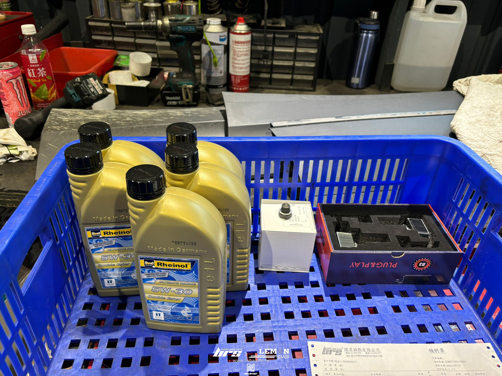 Skoda Superb 保養(德國Rheinol萊茵機油5W30+原廠機油芯+原廠洩油螺絲+原廠洩油螺絲墊片)+D3S 6500K 高階款LED