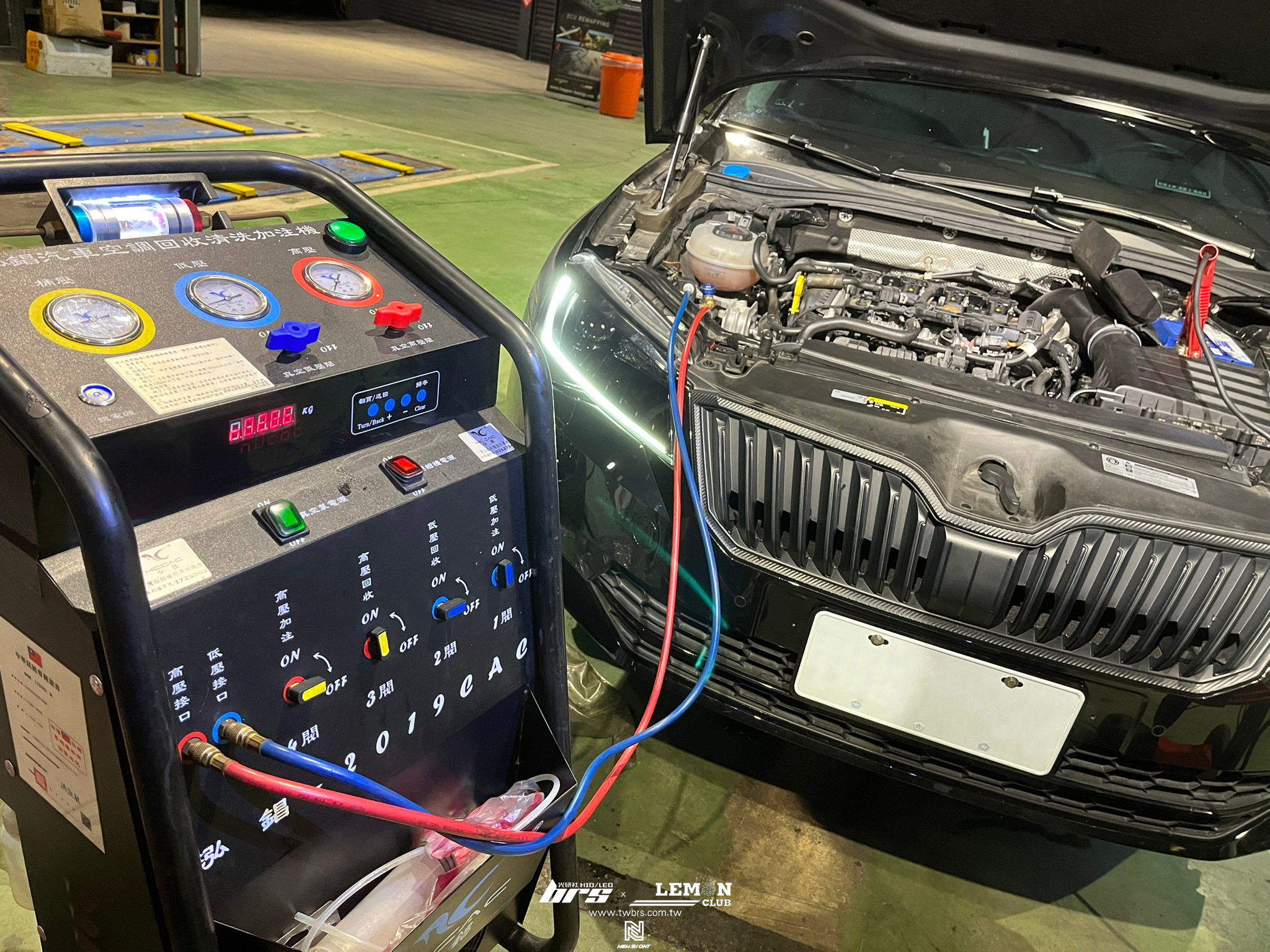 Skoda Superb 保養(德國Rheinol萊茵機油5W30+原廠機油芯+原廠洩油螺絲+原廠洩油螺絲墊片+原廠變速箱油+原廠變速箱濾芯墊圈+原廠進氣濾芯+杏合醫療級MQB冷氣空調濾芯+原廠G12