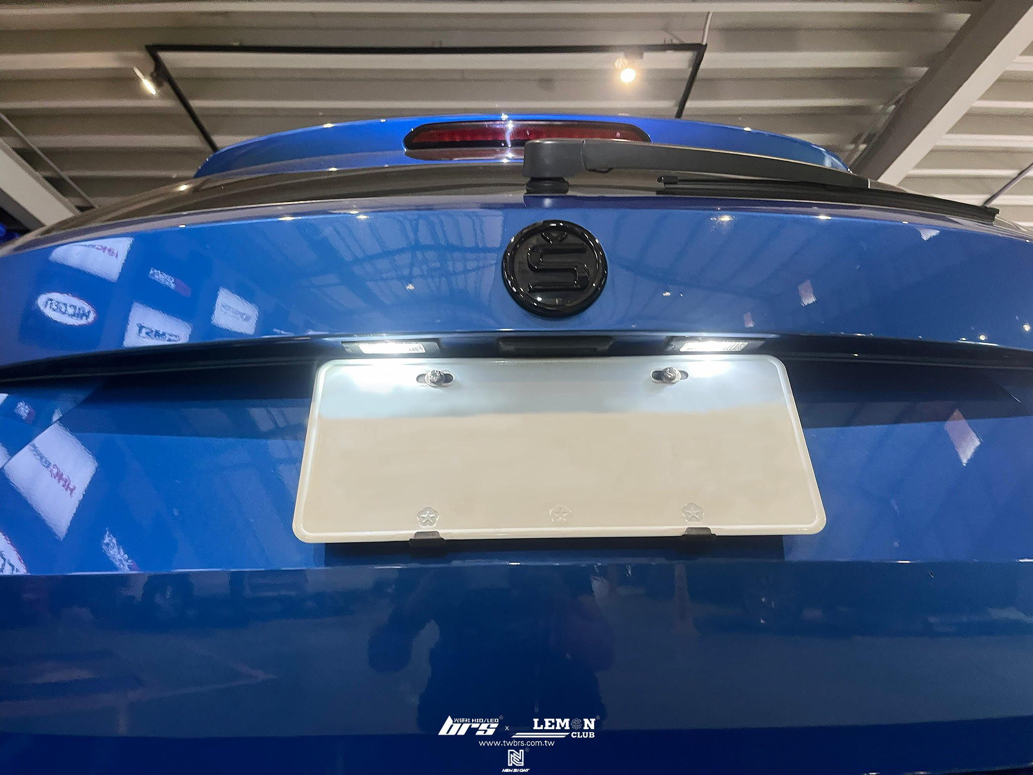 Skoda Fabia 安裝 T10-3030-5晶LED燈泡