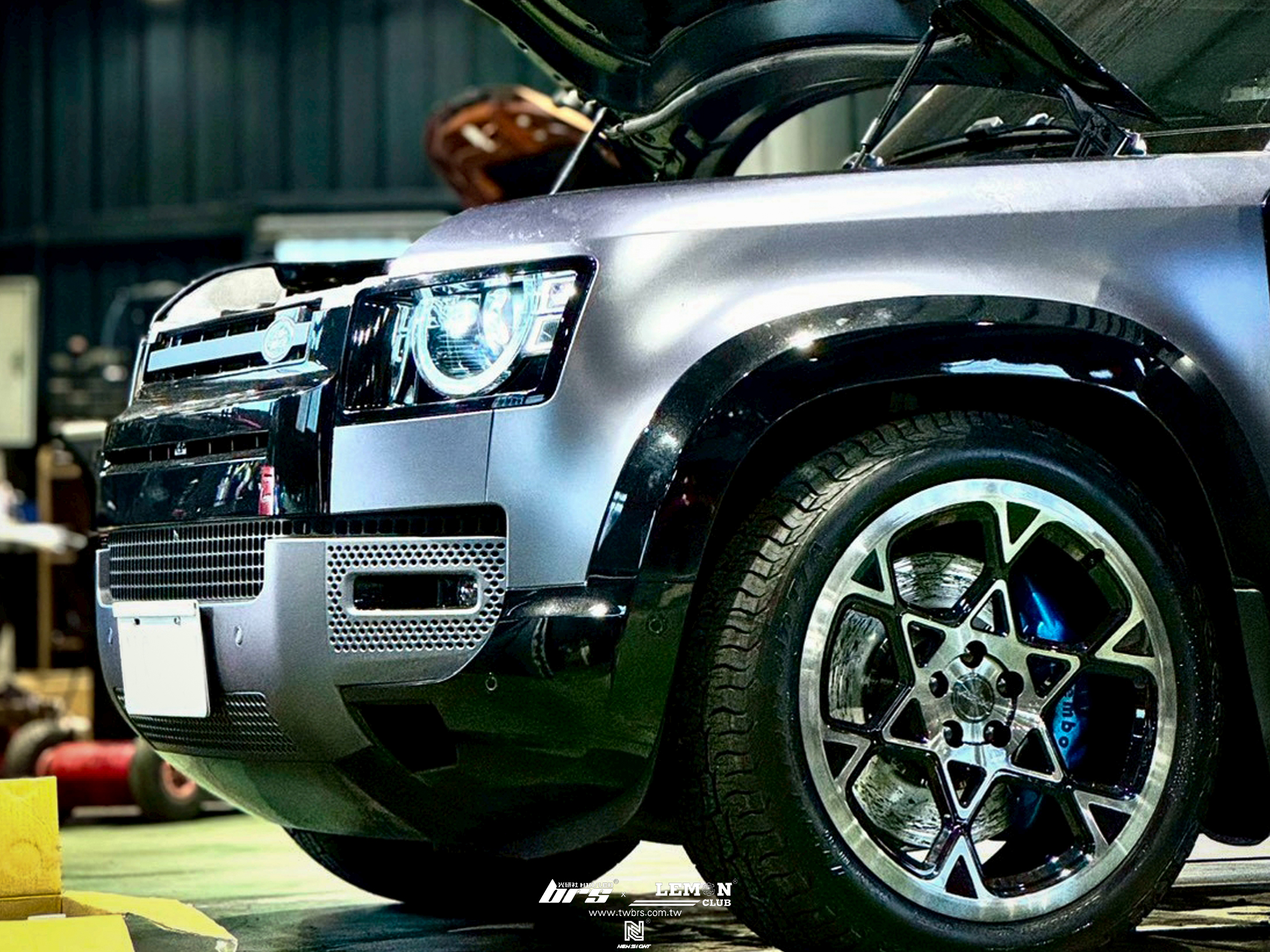 Land Rover Defender 110