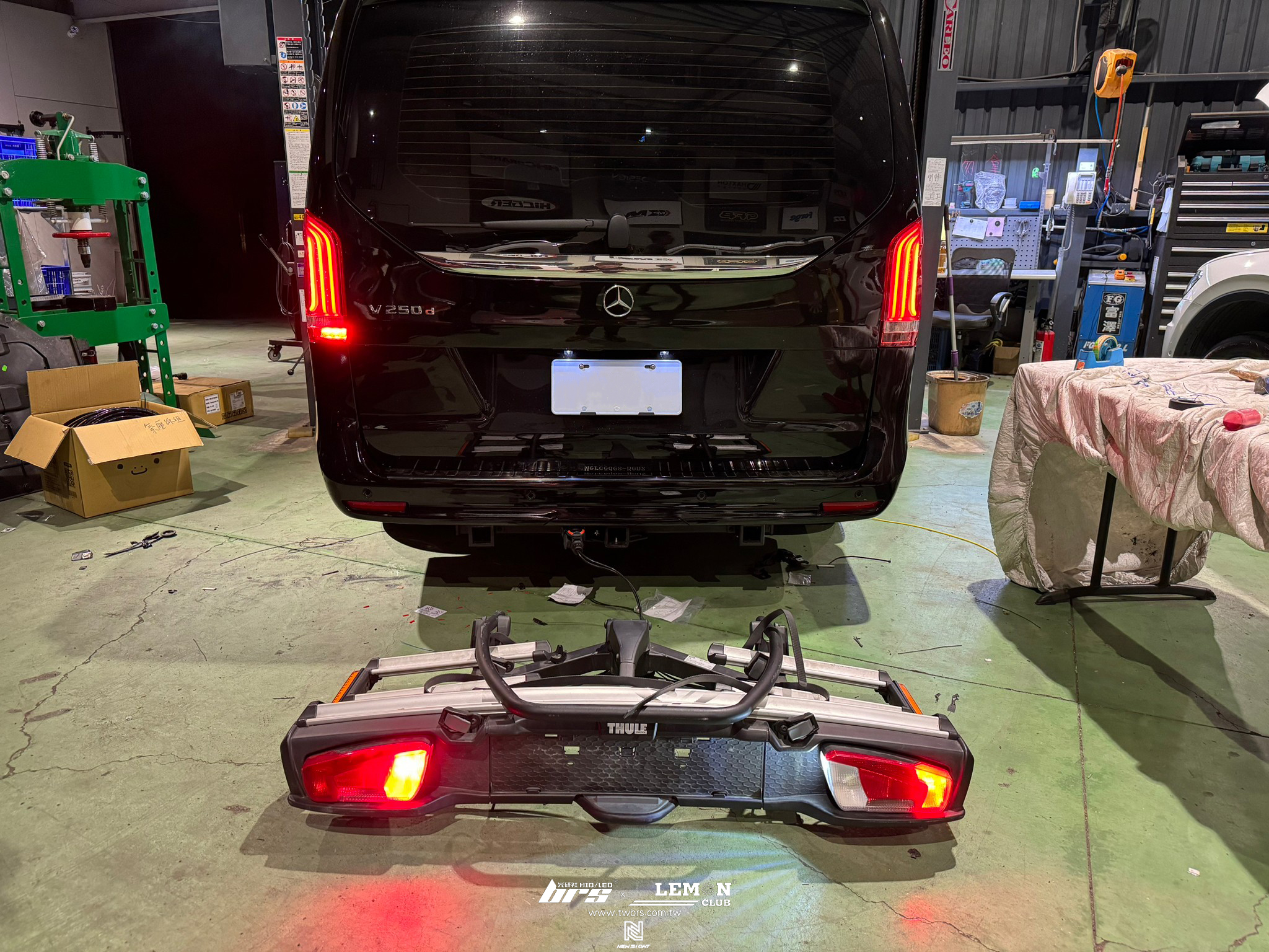 Benz 23年式 V250 安裝 拖車勾+13pin專用線組