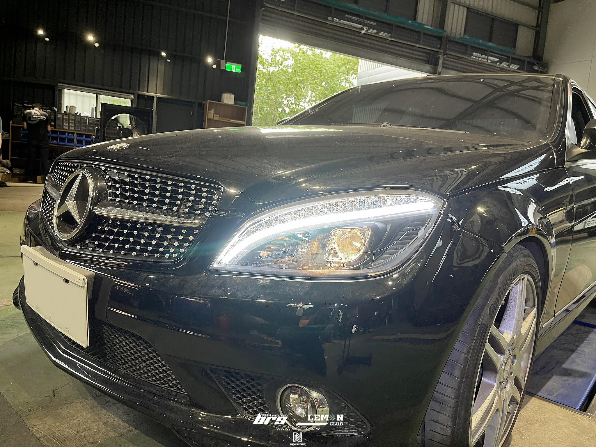 Benz W204 安裝 魚眼大燈總成