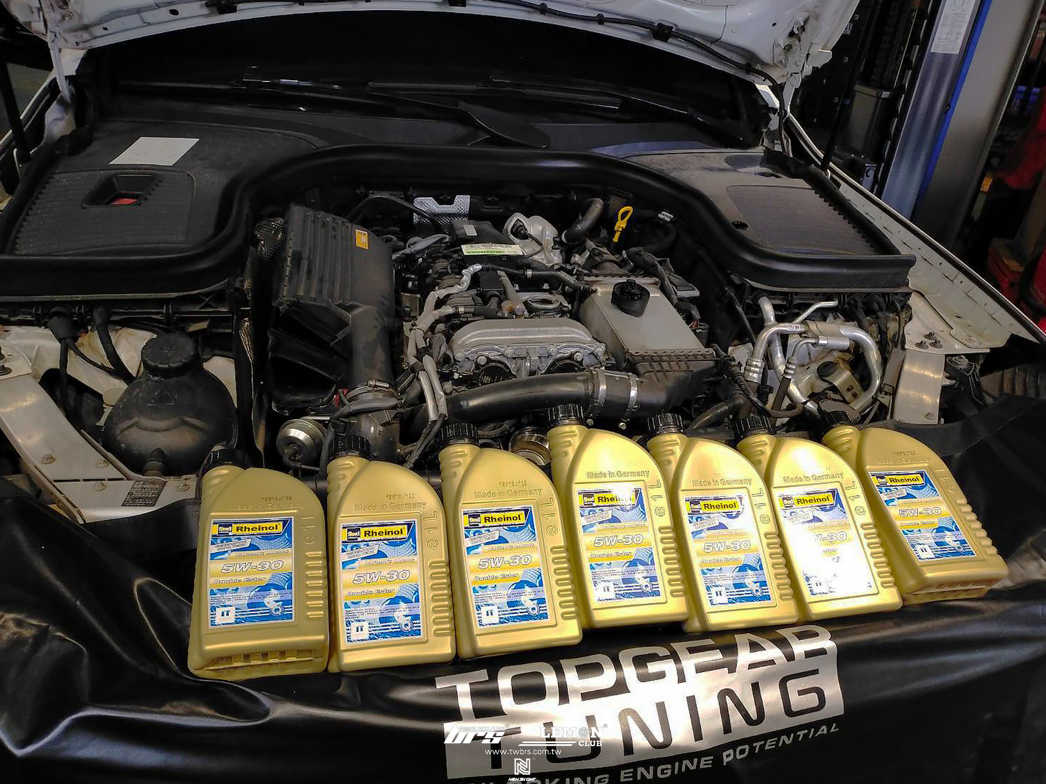 Mercedes Benz GLC 保養(萊茵機油5W30+變速箱油更換+原廠機油芯更換+外皮帶更換)+原廠進氣濾芯更換+變速箱油底殼