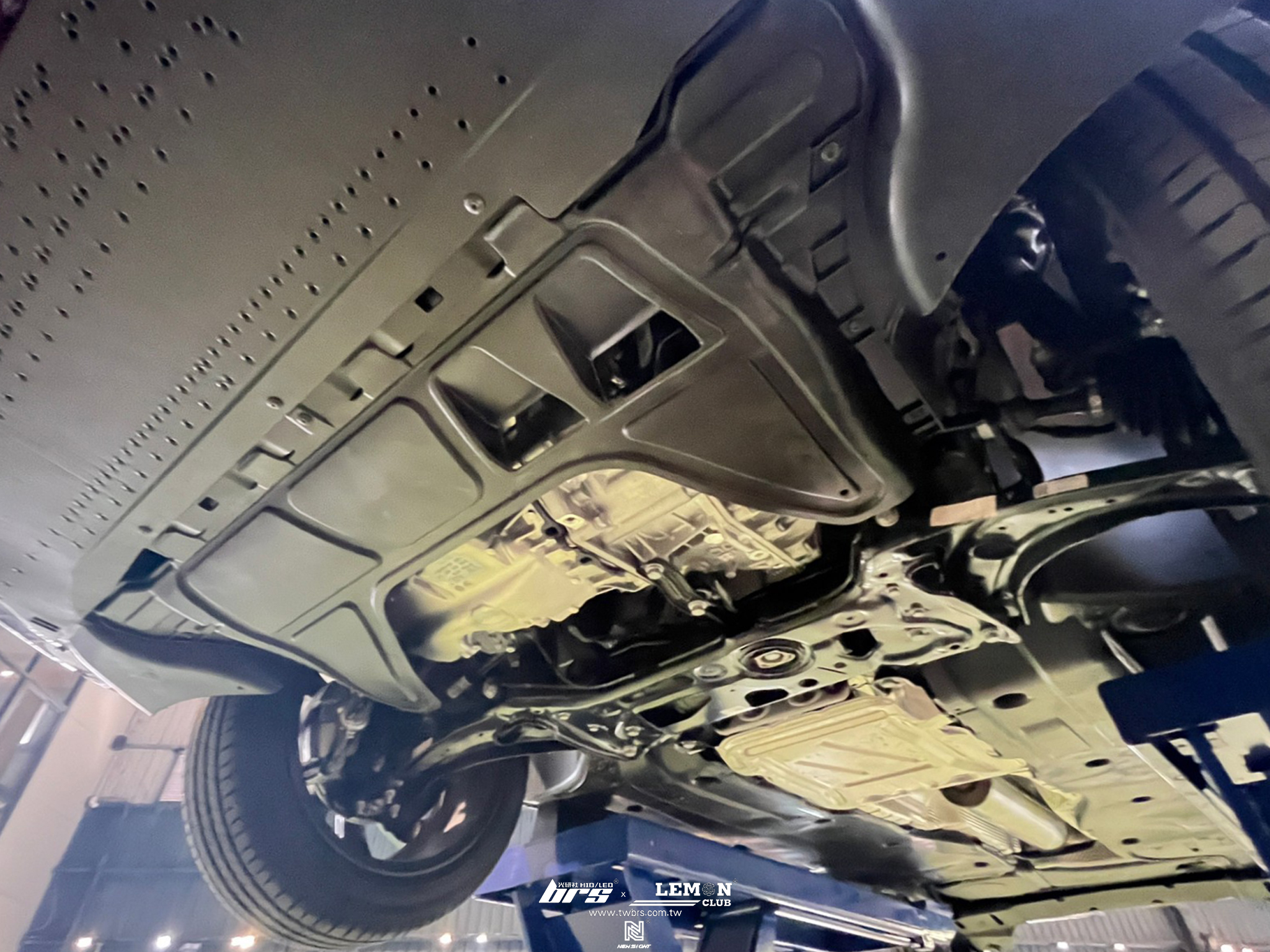 Skoda Octavia 安裝 Golf8 R下護板(開孔設計，加強變速箱導風散熱)