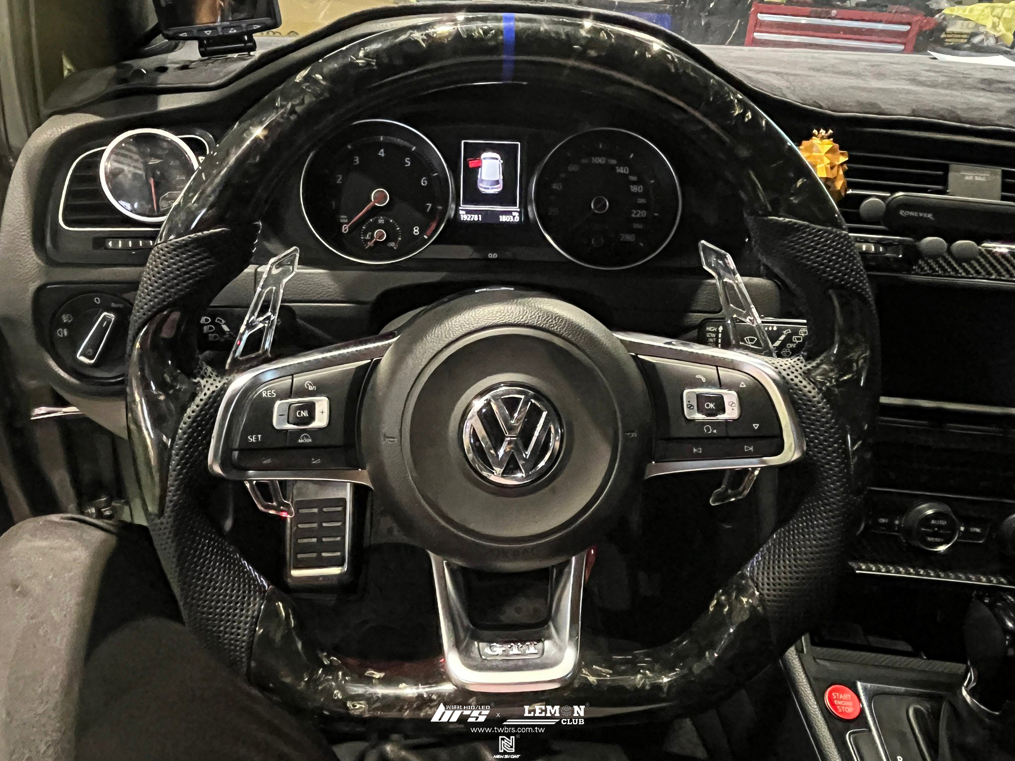 Volkswagen Golf 7 安裝 MQB鍛造碳纖維方向盤