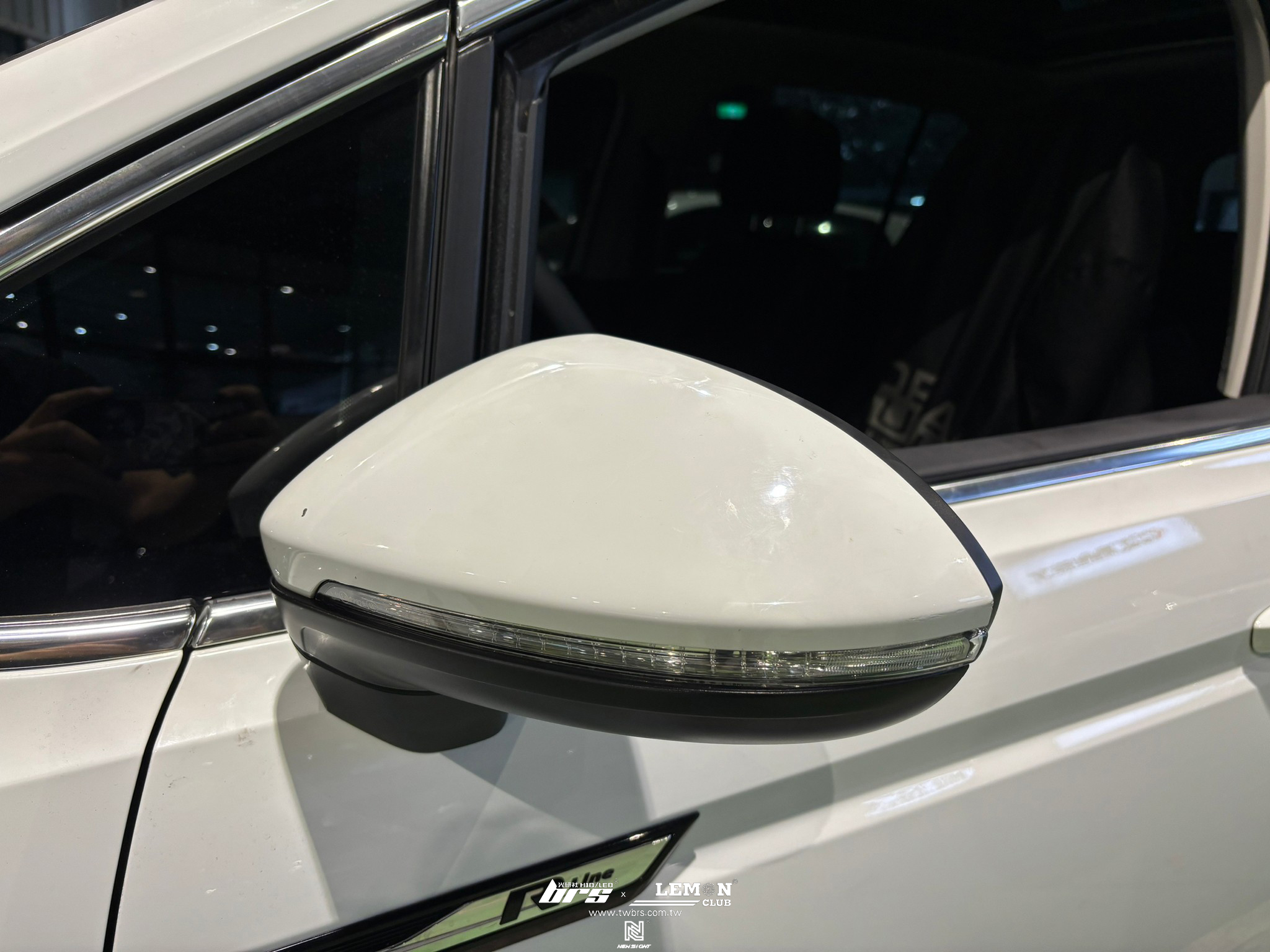 Volkswagen Touran 安裝 後視鏡總成更換