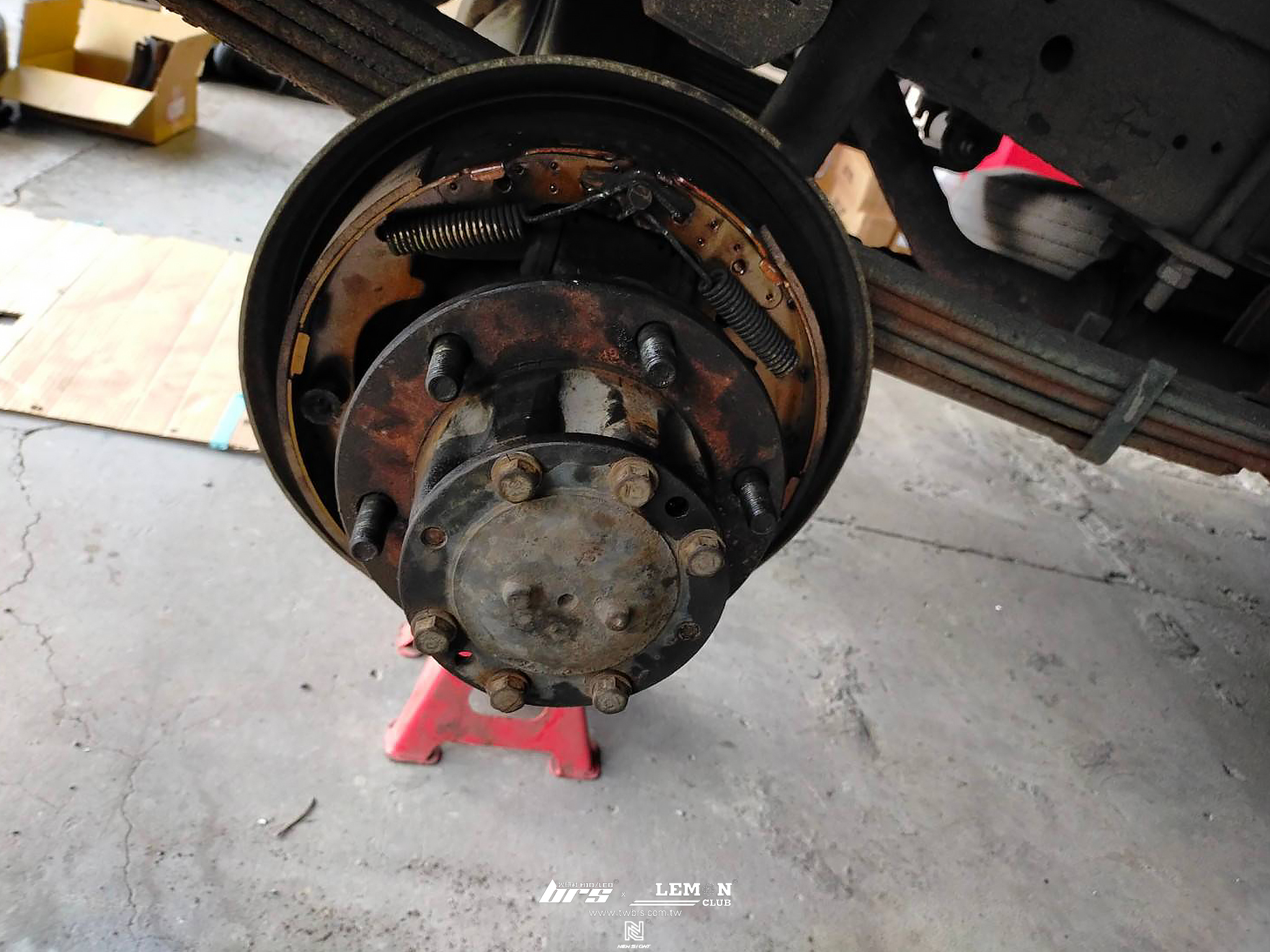 Mitsubishi Canter 安裝 後來令片更換+後輪軸承+油封更換