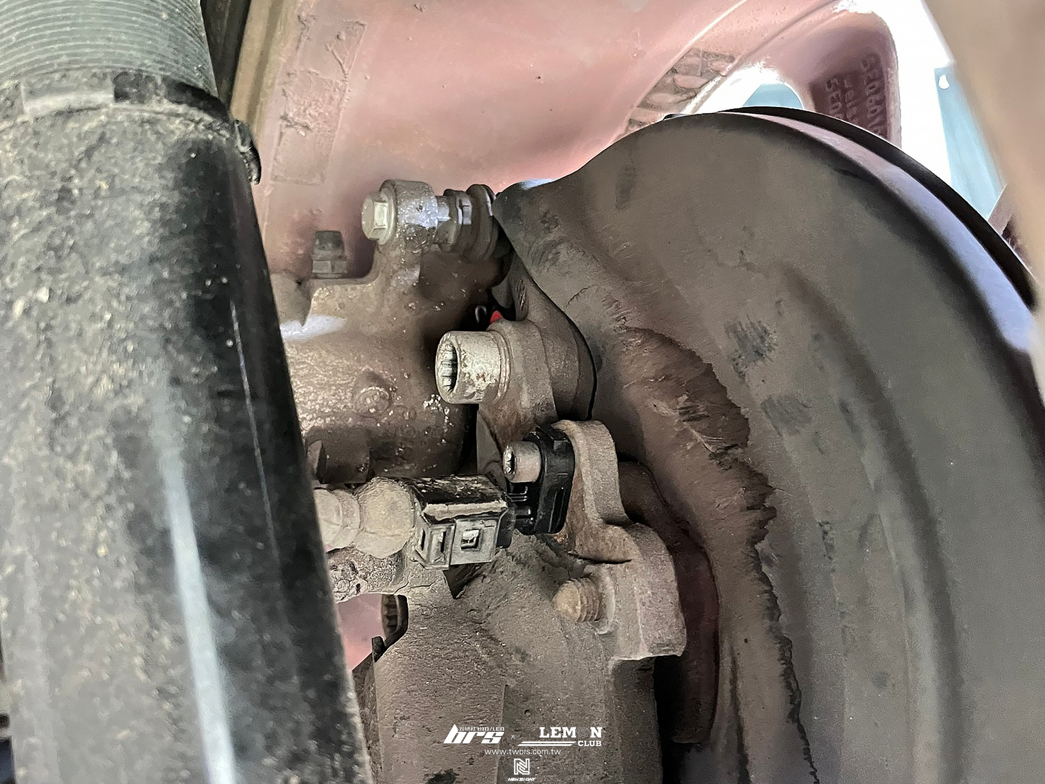 Skoda Octavia 安裝 變速箱腳+右後輪速感知器