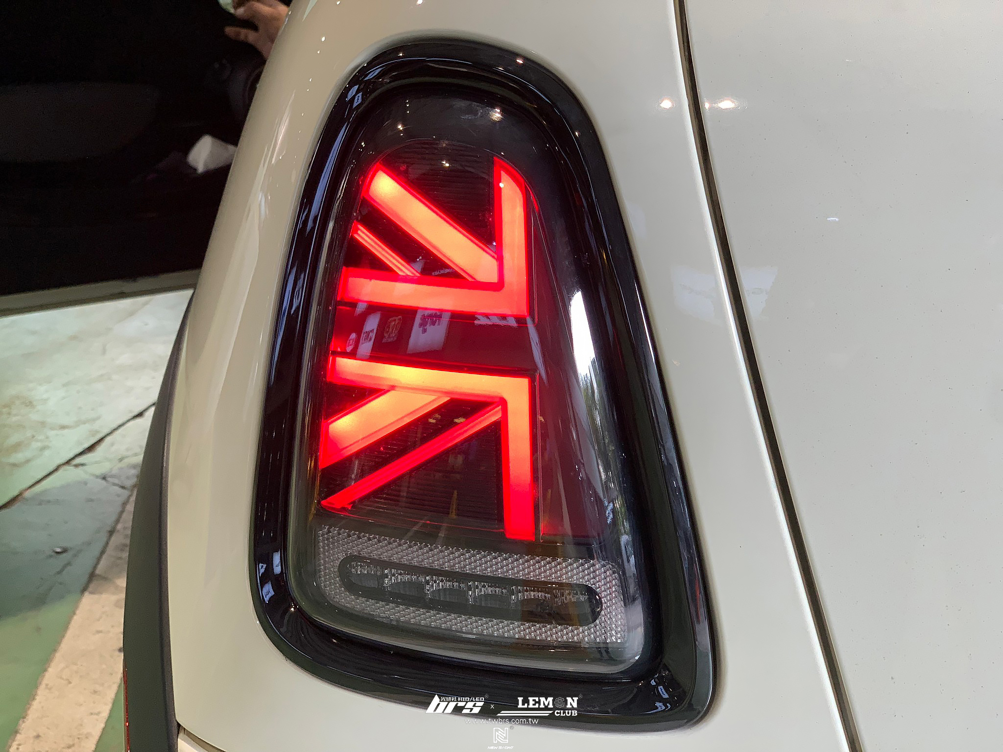 MINI R56 安裝 LED英國國旗尾燈