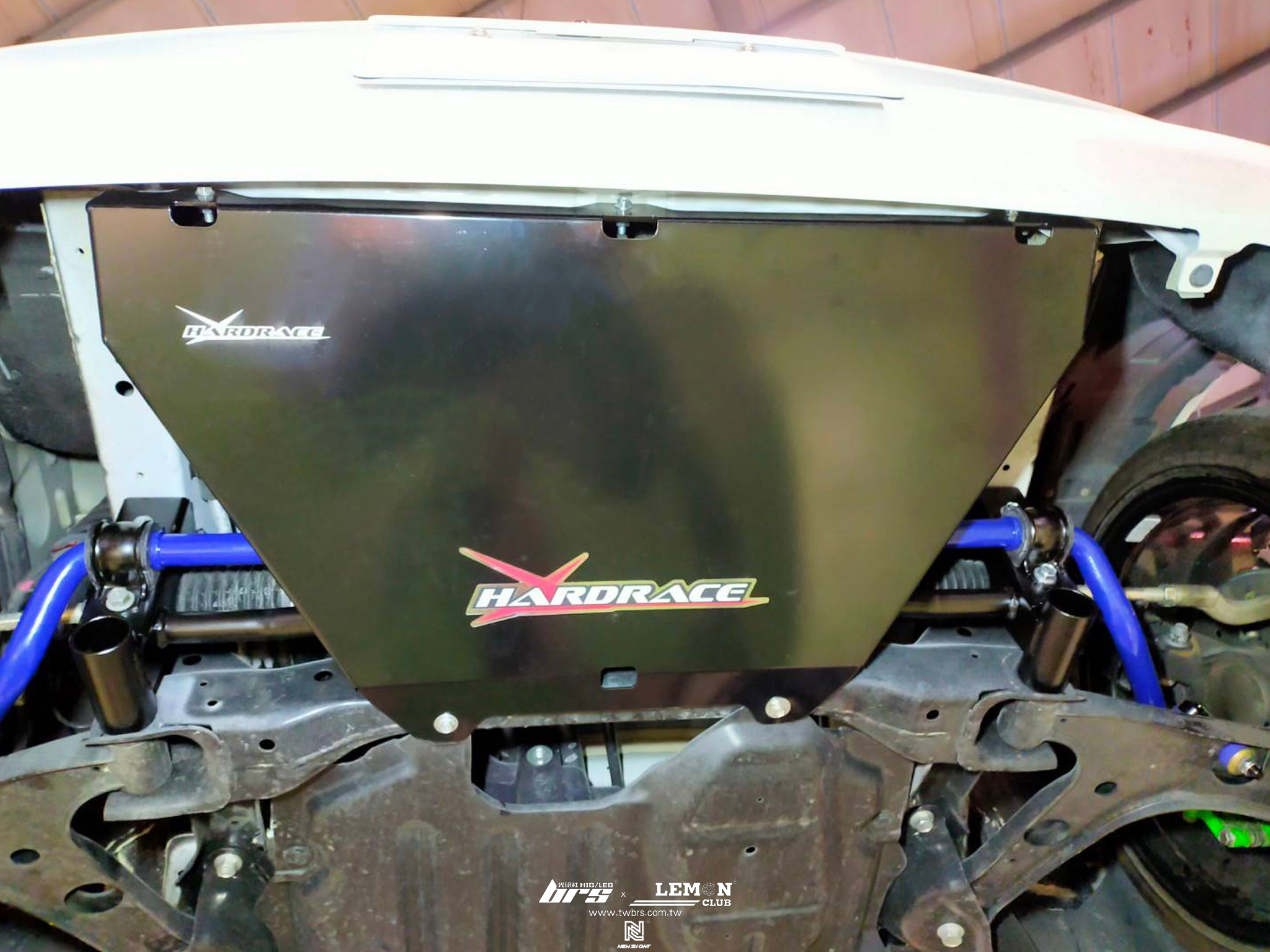 Toyota Town Ace 安裝 HARDRACE 前下護板+HARDRACE 前防傾桿