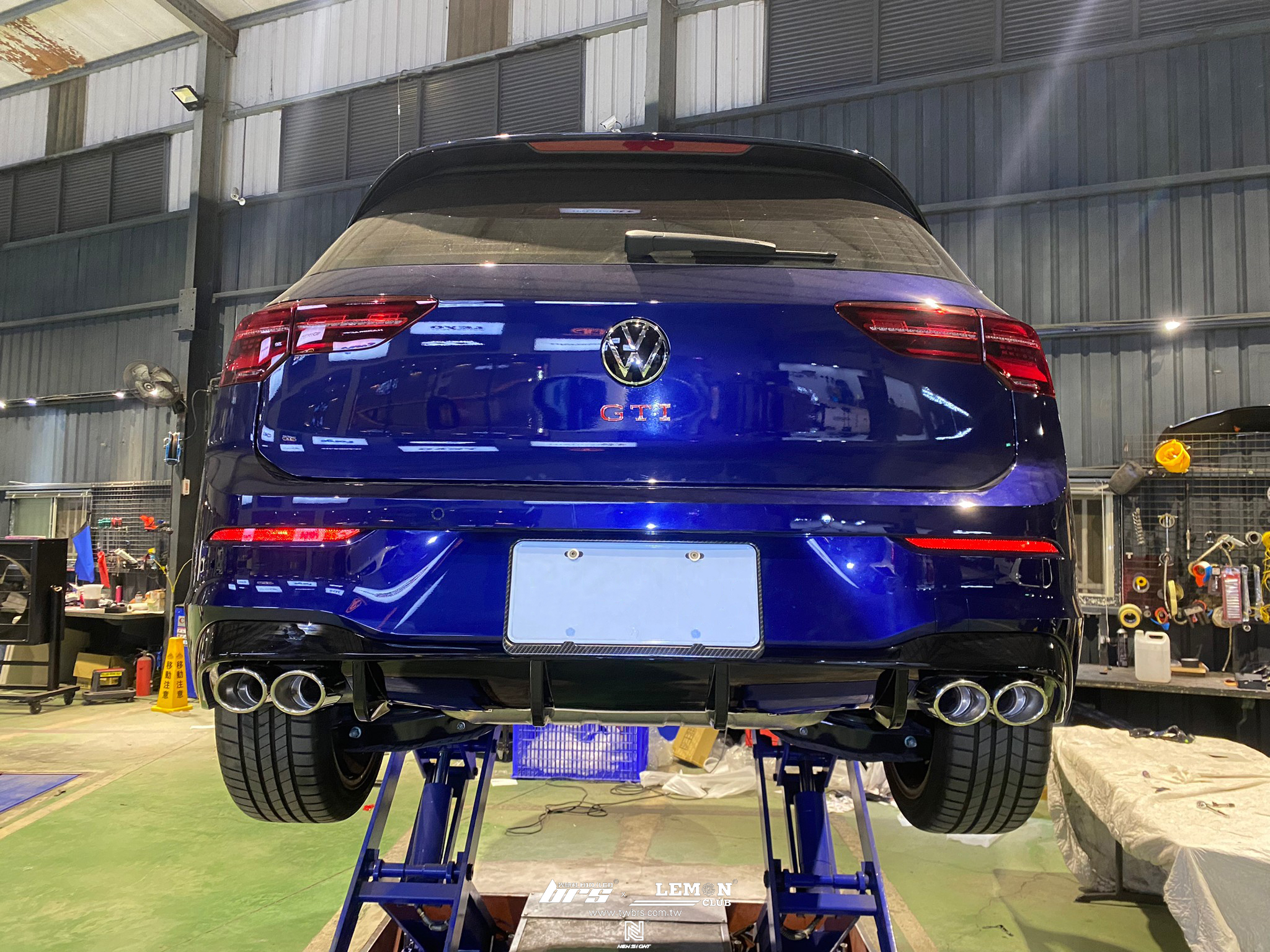 Volkswagen Golf 8 安裝 靜音型四出排氣管+類MAX四出後下